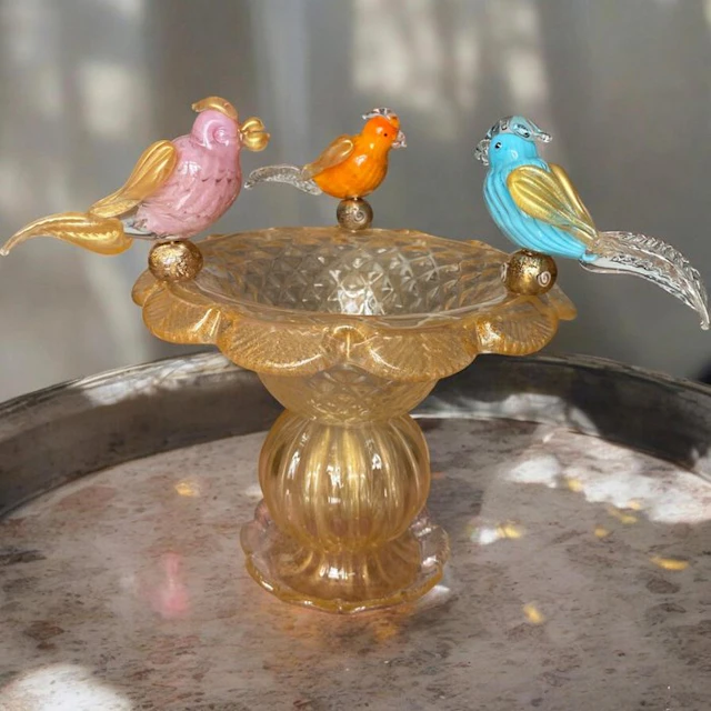Centrepiece - Murano artistic glass with colorful vintage birds.