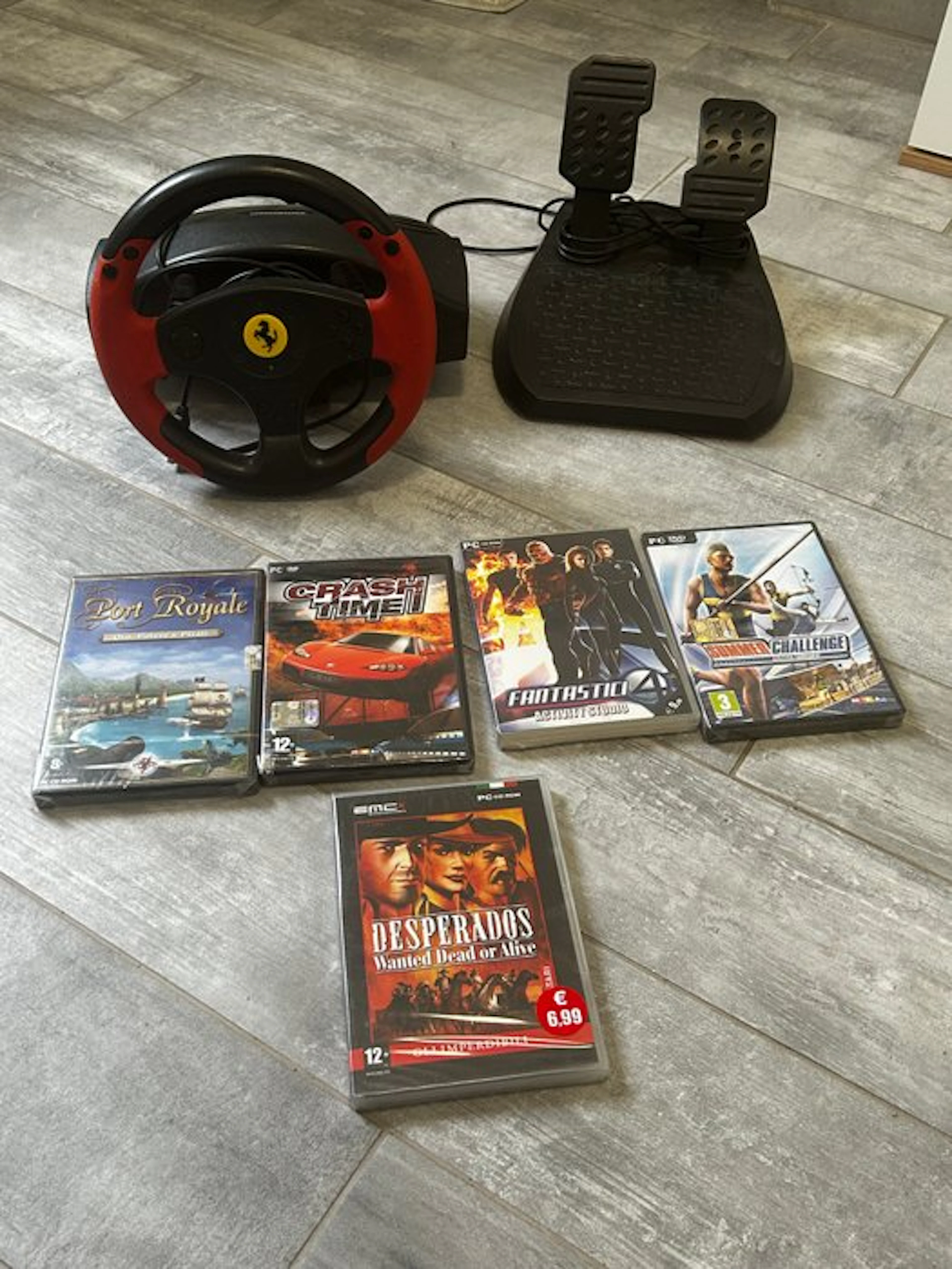 Thrustmaster - Volante da corsa con pedali per PC...