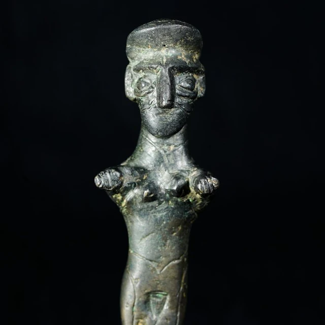 Elamite Bronze female figure, 11,8 cm - EX BONHAMS / EX IFERGAN MUSEUM-