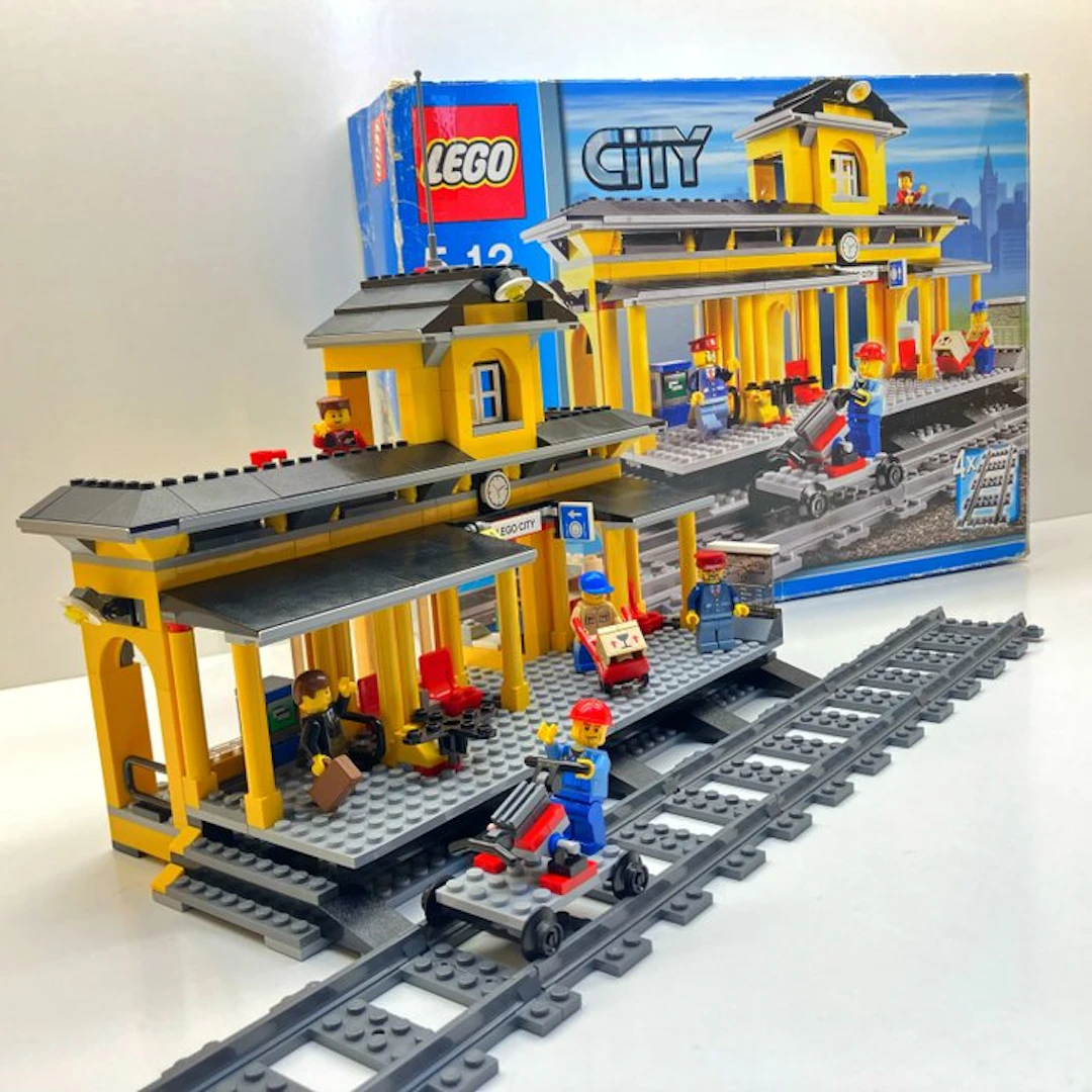 LEGO Set - 7997 - City - Trein station