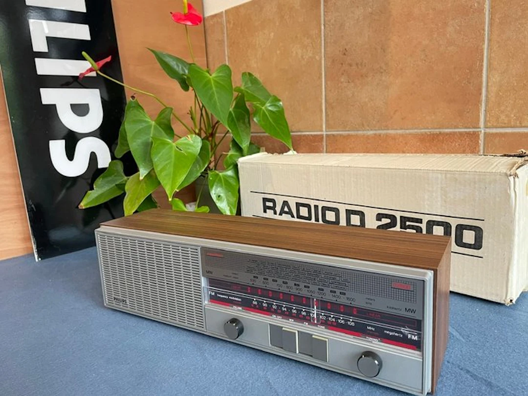 Philips - D-2500 Radio