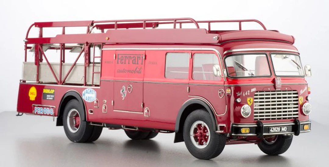 CMC 1:18 - Model car - Ferrari Racing transporter Fiat 642 RN2 Bartoletti
