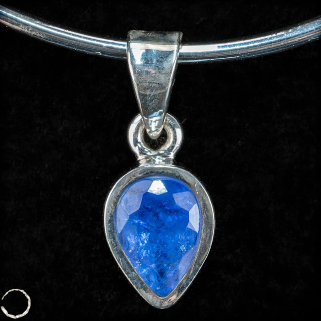 Exclusive Tanzanite pendant in 925 sterling silver – Deep...