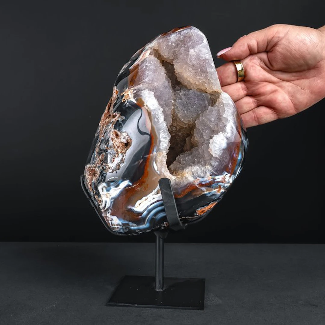 Agate-freeform with sparkling druzy – a fascinating...
