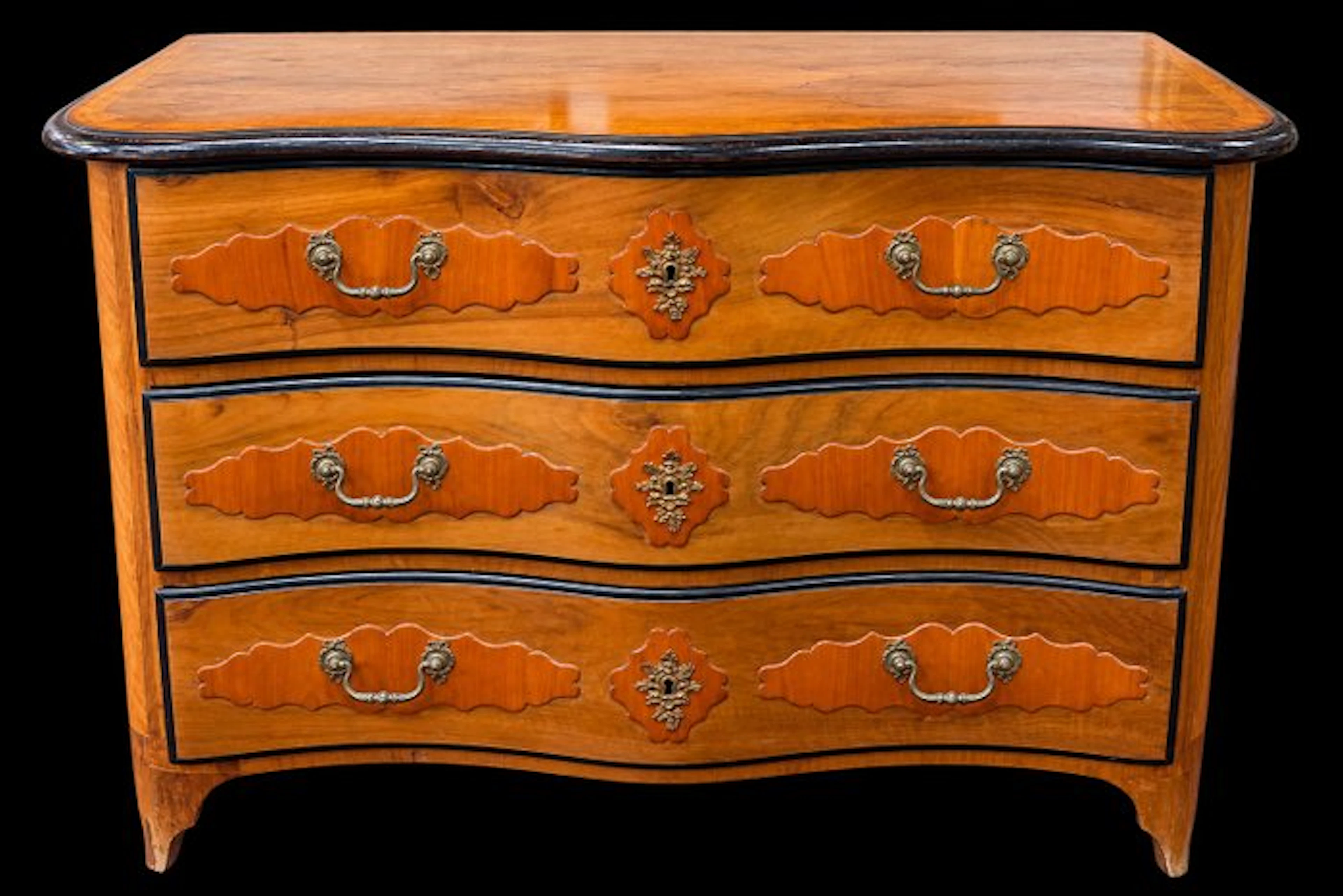 Commode - Walnut - Piedmontese chest of drawers