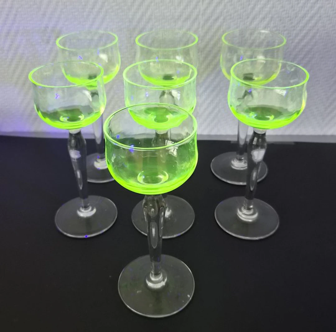 Port glass (7) - Uranium glass