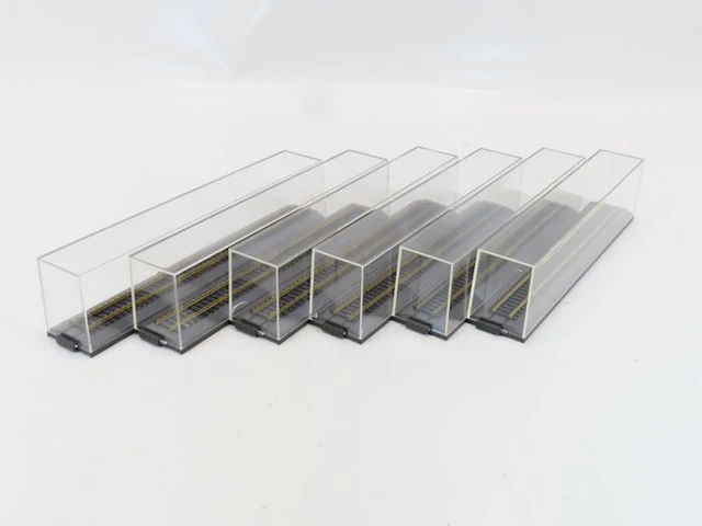 Gabriel - Display case (6) - Train display case with rails