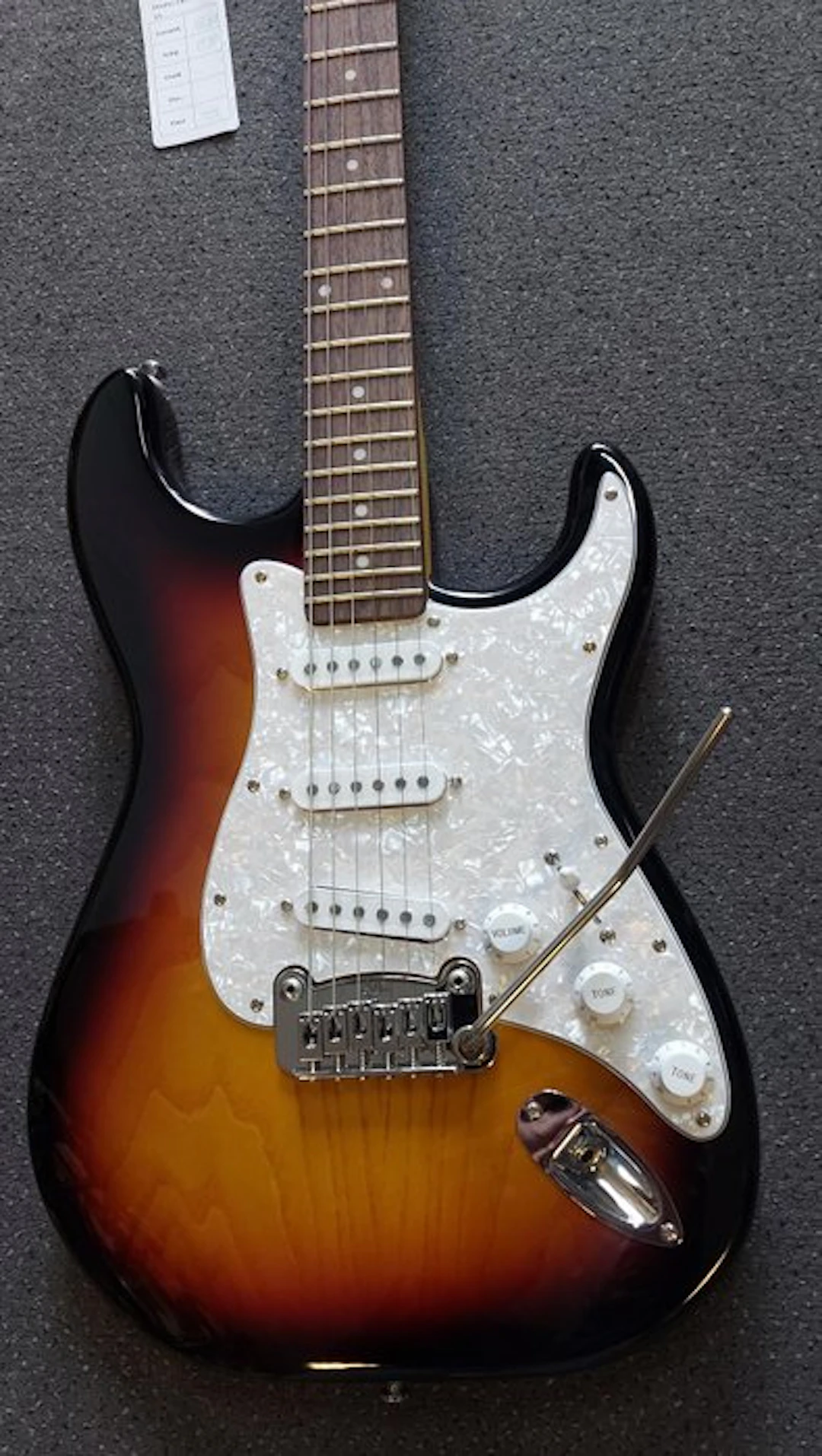 G&L - Tribute Series Legacy Sunburst - - Electric guitar
