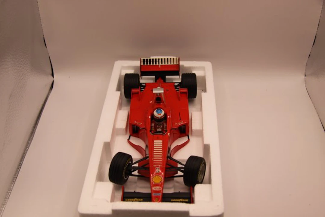 Paul's Model Art MS-Collection, MiniChamps 1:18 - Model race car - Ferrari F300