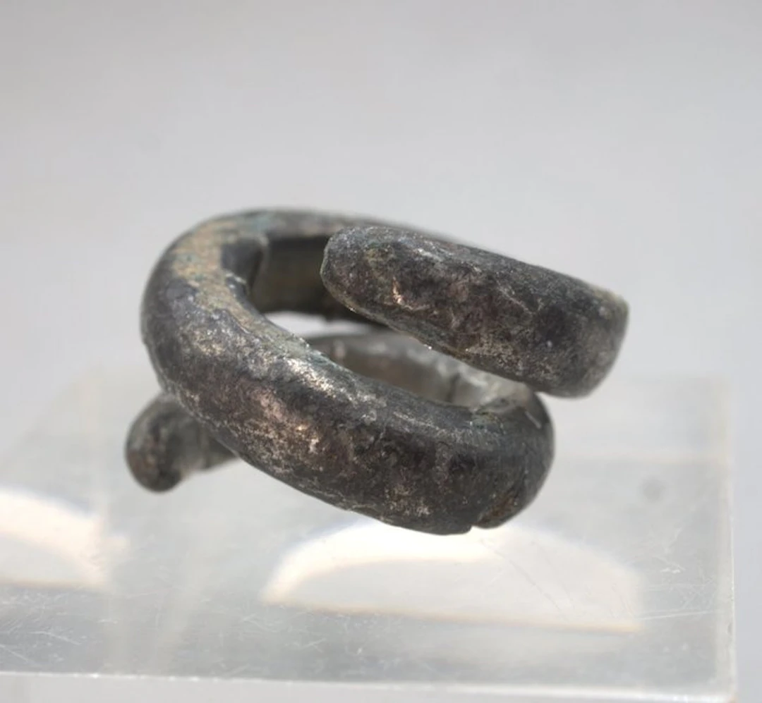 Bronze age Bronze Spiral ring - 18 mm