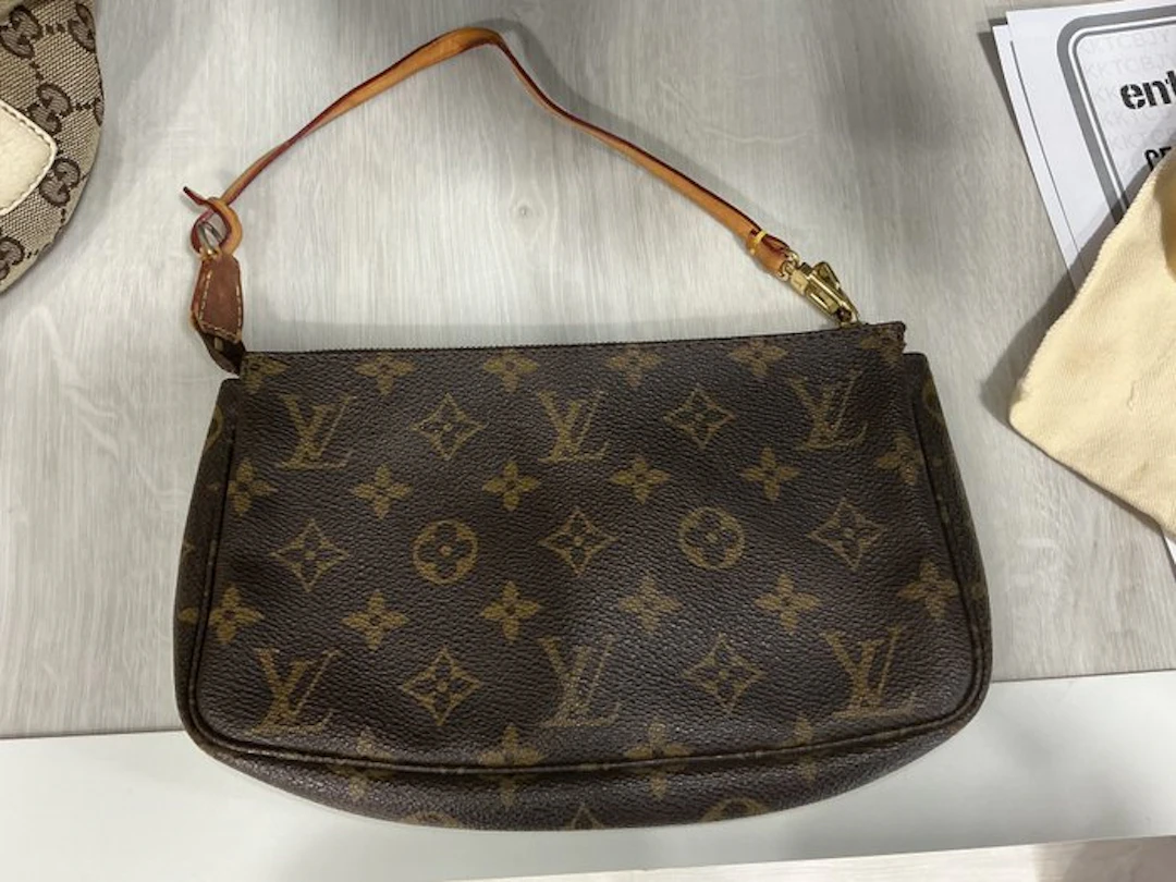Louis Vuitton - Pochette Accessoires - Handbag