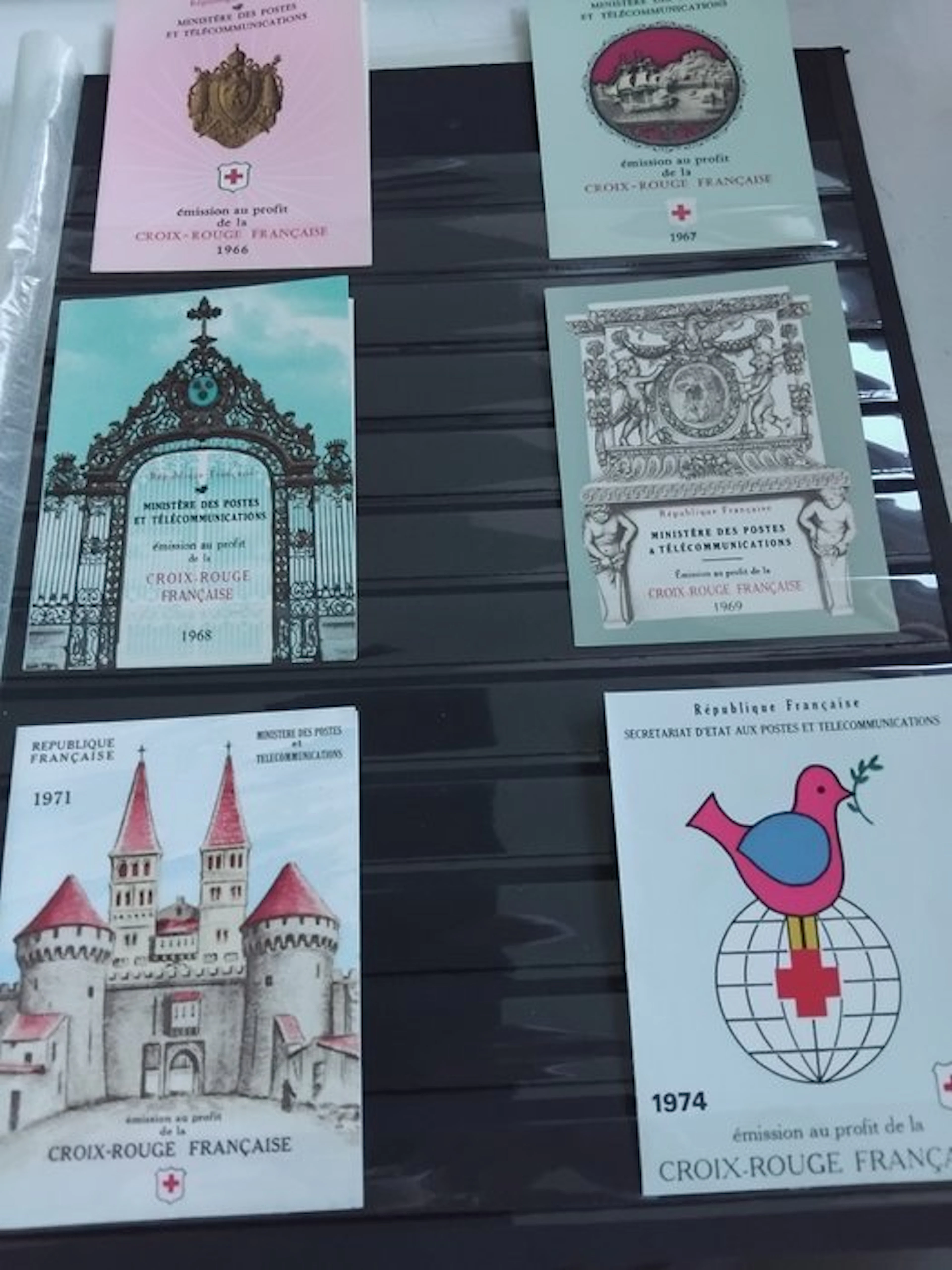 France 1966/1976 - Notebooks, Pads - CROIX-ROUGE