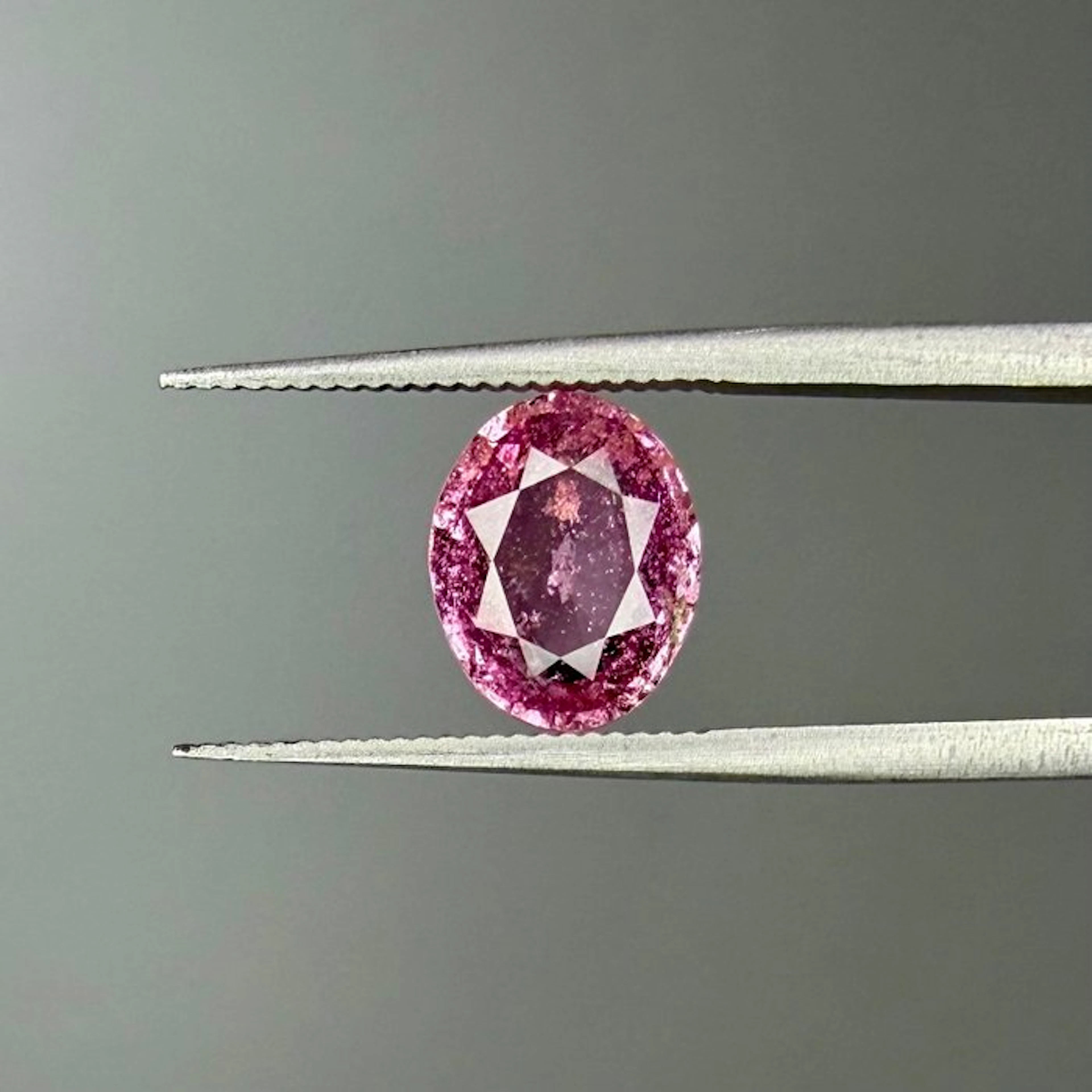 No reserve price Pink Sapphire - 2.35 ct - International...