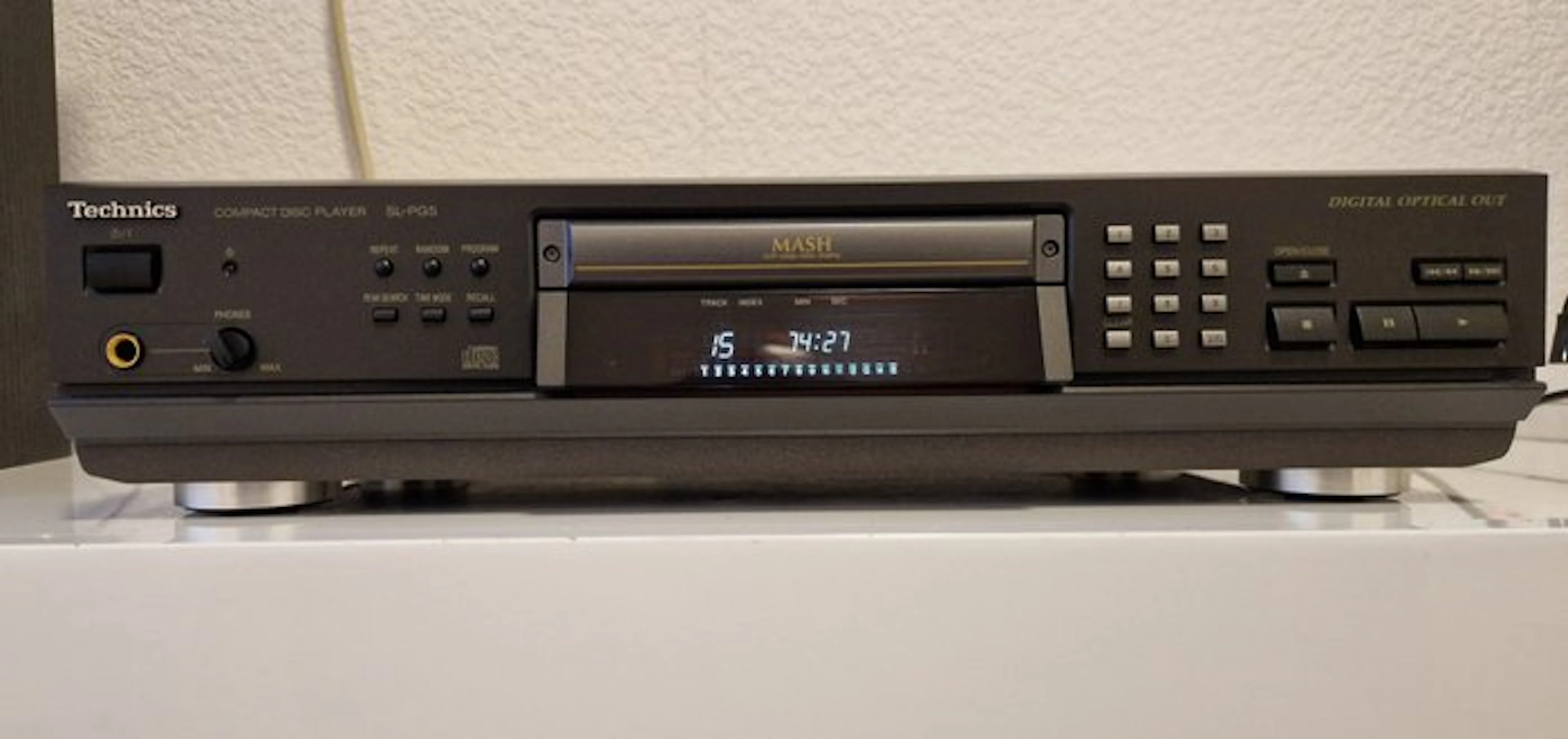 Technics - SL-PG5 'MASH (Multi-Stage Noise Shaping) D/A converter' CD player