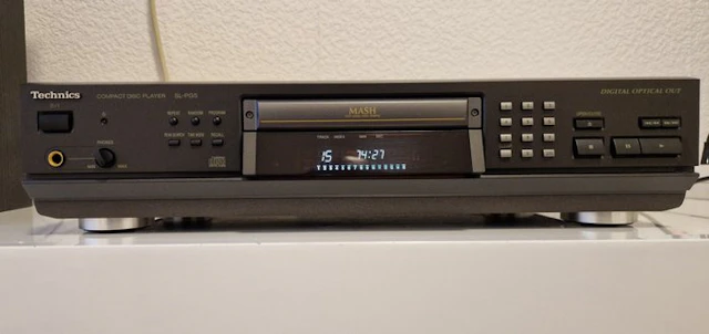 Technics - SL-PG5 'MASH (Multi-Stage Noise Shaping) D/A converter' CD player