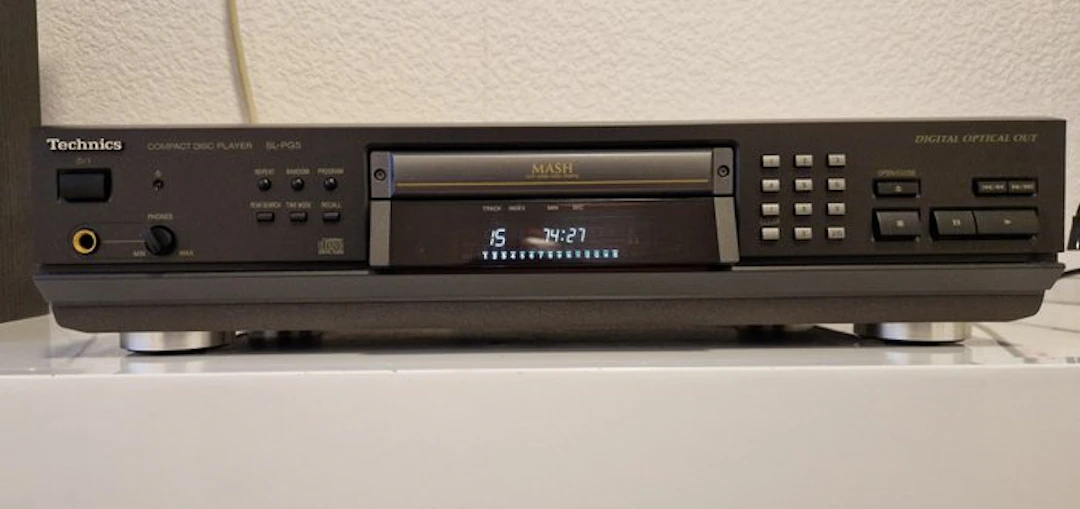 Technics - SL-PG5 'MASH (Multi-Stage Noise Shaping) D/A converter' CD player