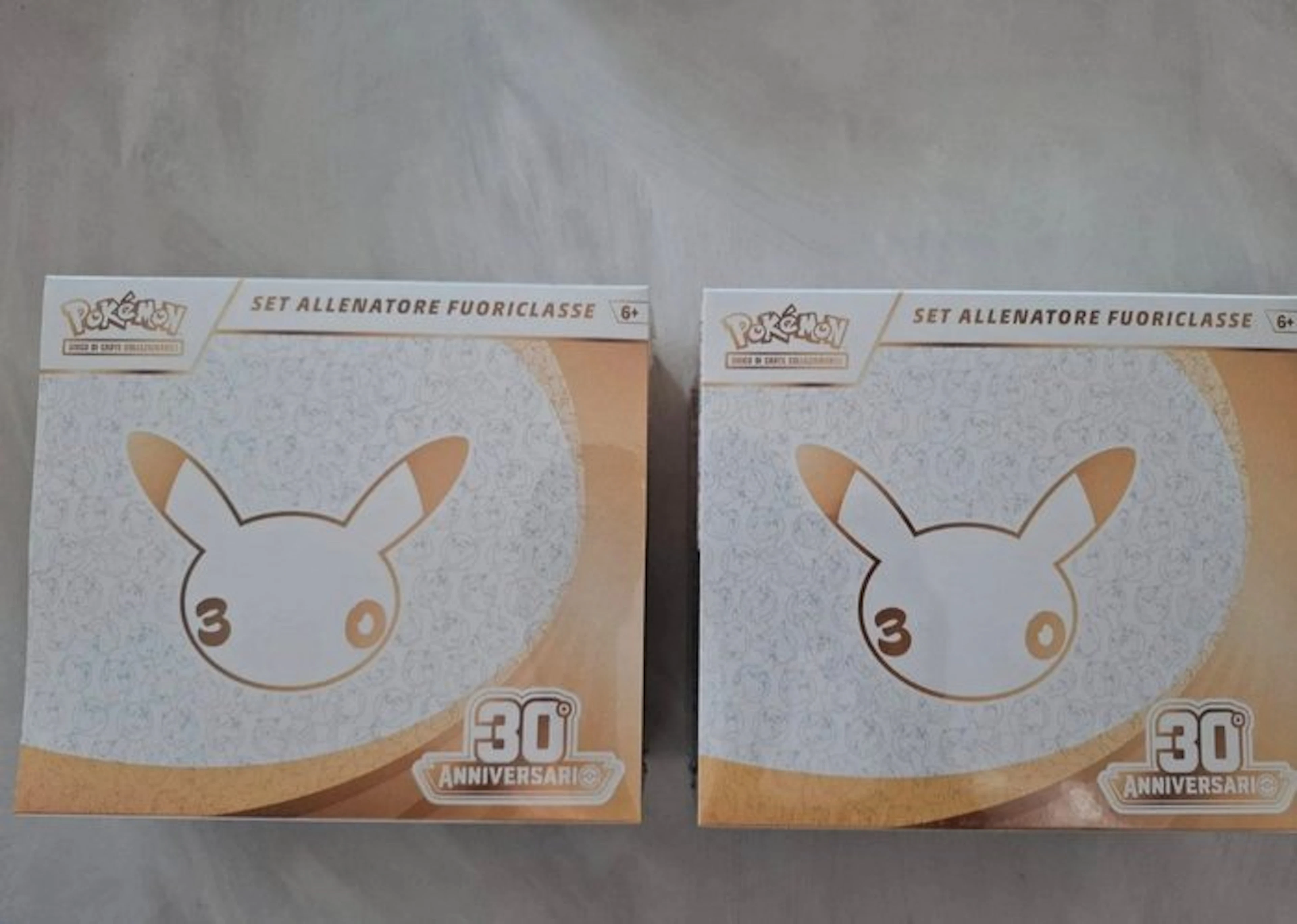 Pokémon - 2 Box - Set Allenatore Fuoriclasse 30° Anniversario
