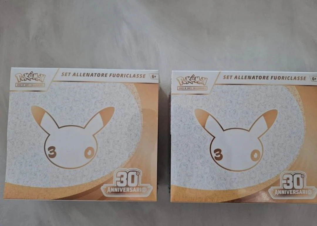 Pokémon - 2 Box - Set Allenatore Fuoriclasse 30° Anniversario