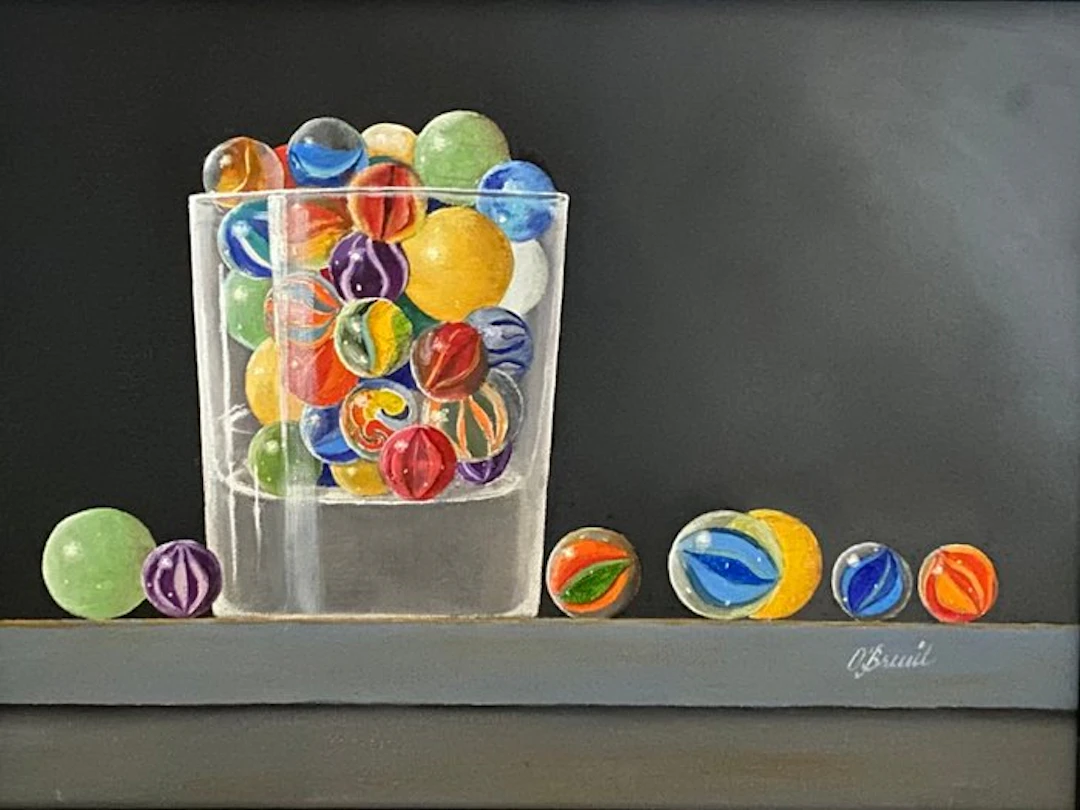 Ben Oude Breuil (1949) - Stilleven met whiskyglas en knikkers