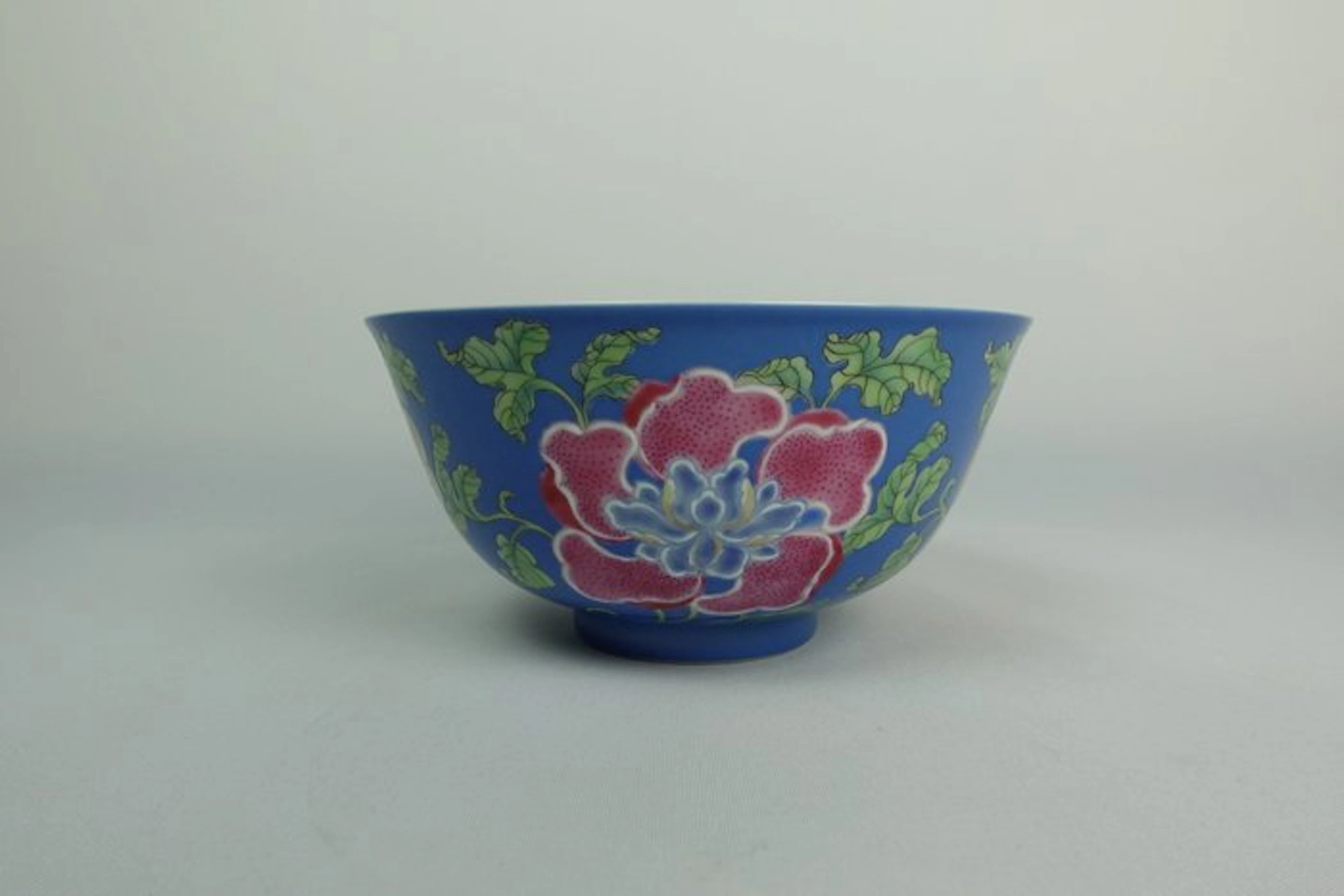 A fine famille rose enamel bowl from 20th Century