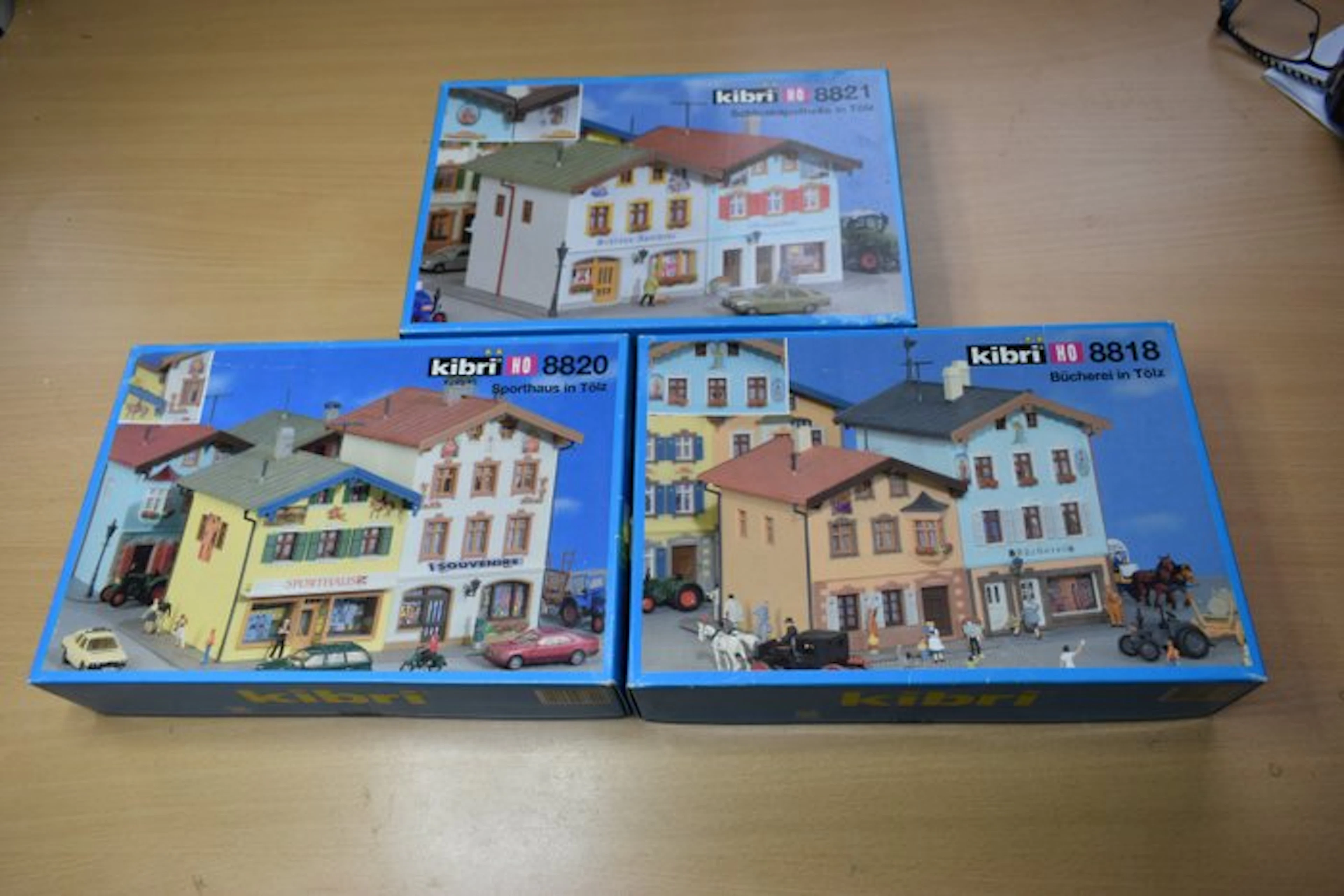 Kibri H0 - 8818 , 8820 , 8821 - Model train scenery (3)