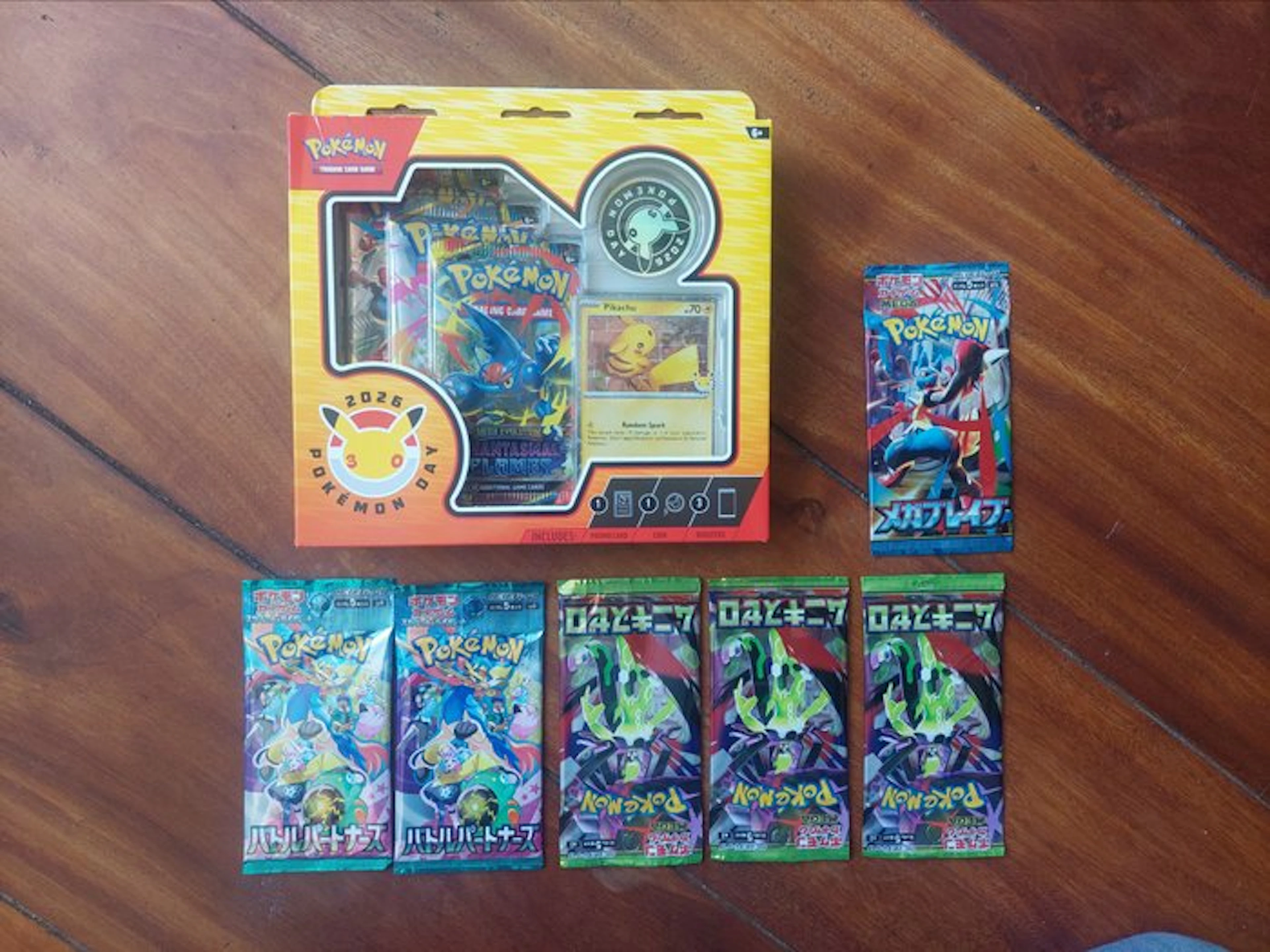 Pokémon - 7 Box - Pokémon 2026 Pokémon Day gift box met 6...