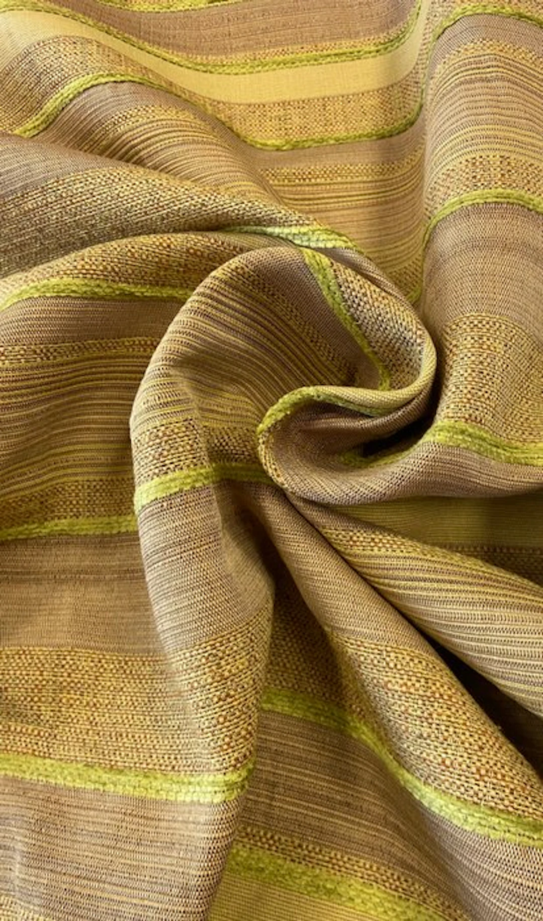 ★Decorative plain-weave fabric with horizontal stripes in...