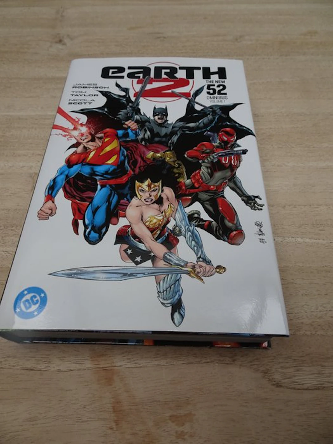 Earth 2: The New 52 Omnibus Vol