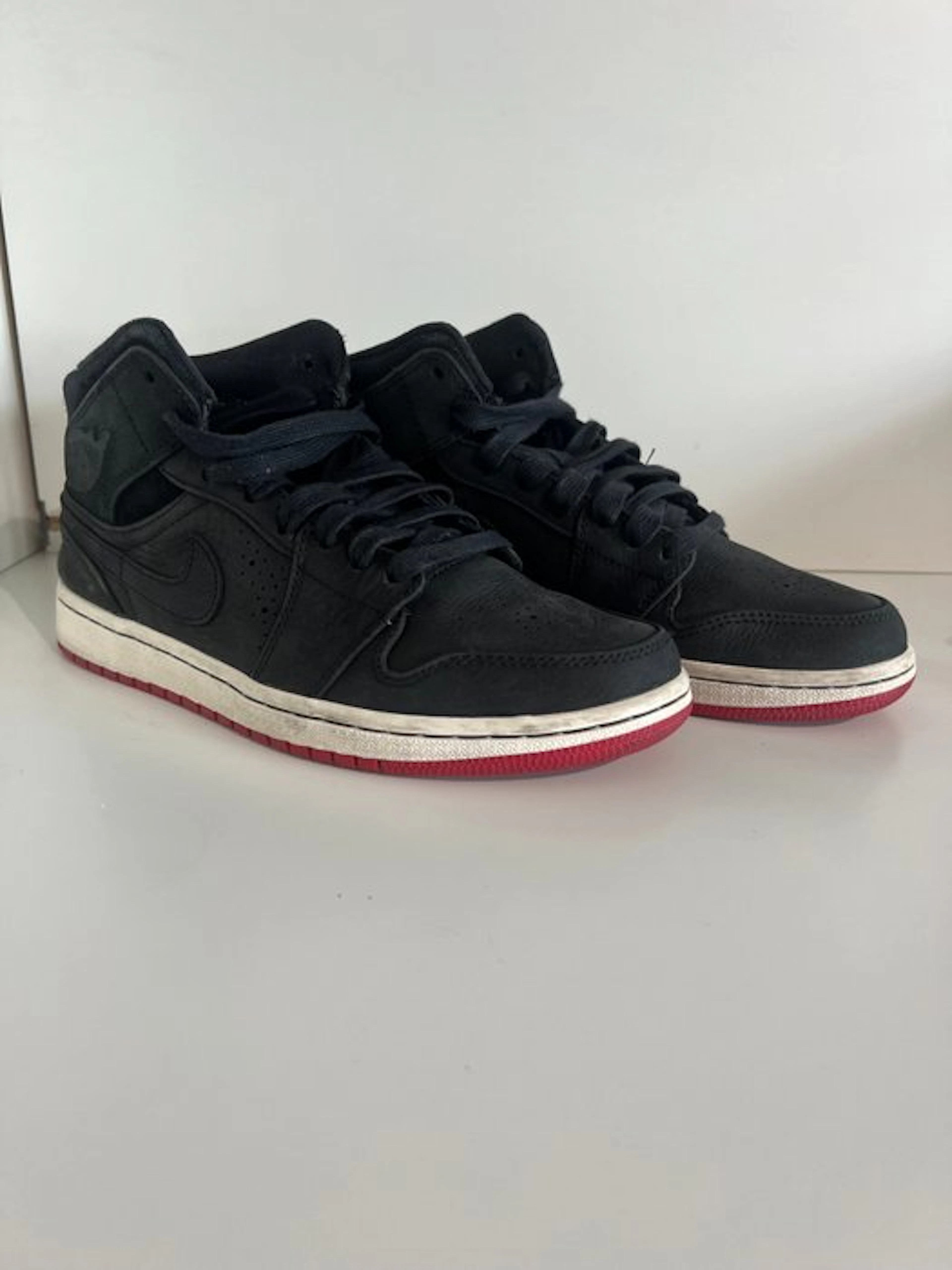 Nike - Air Jordan 1 Mid - Sneakers - Size: EU 40