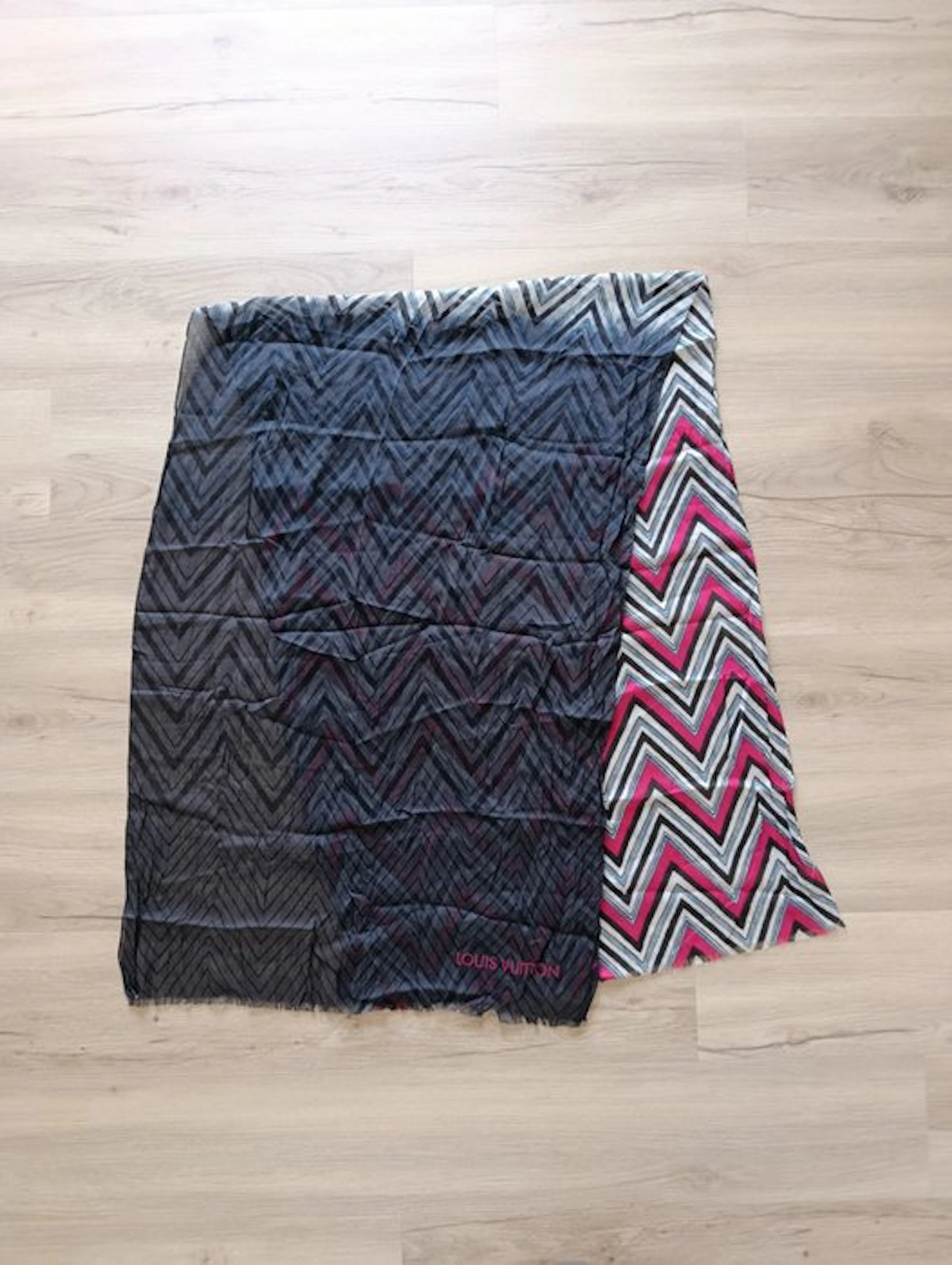 Louis Vuitton - MP1531 - Foulard