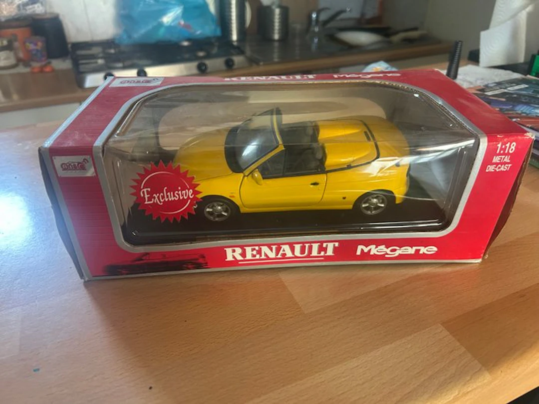 Anson 1:18 - Model car - Renault Mégane Cabriolet