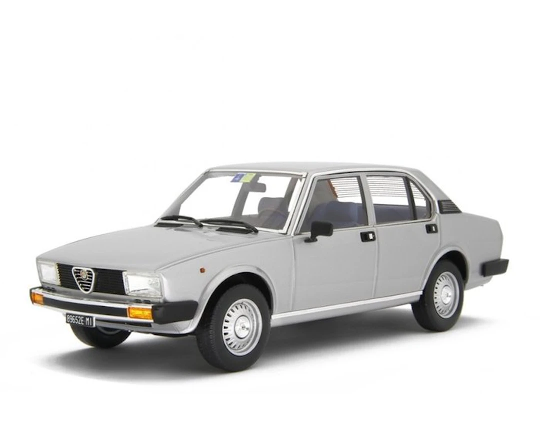 Laudoracing 1:18 - Model sedan - Alfa Romeo Alfetta 2.0L 1978 - LM154C