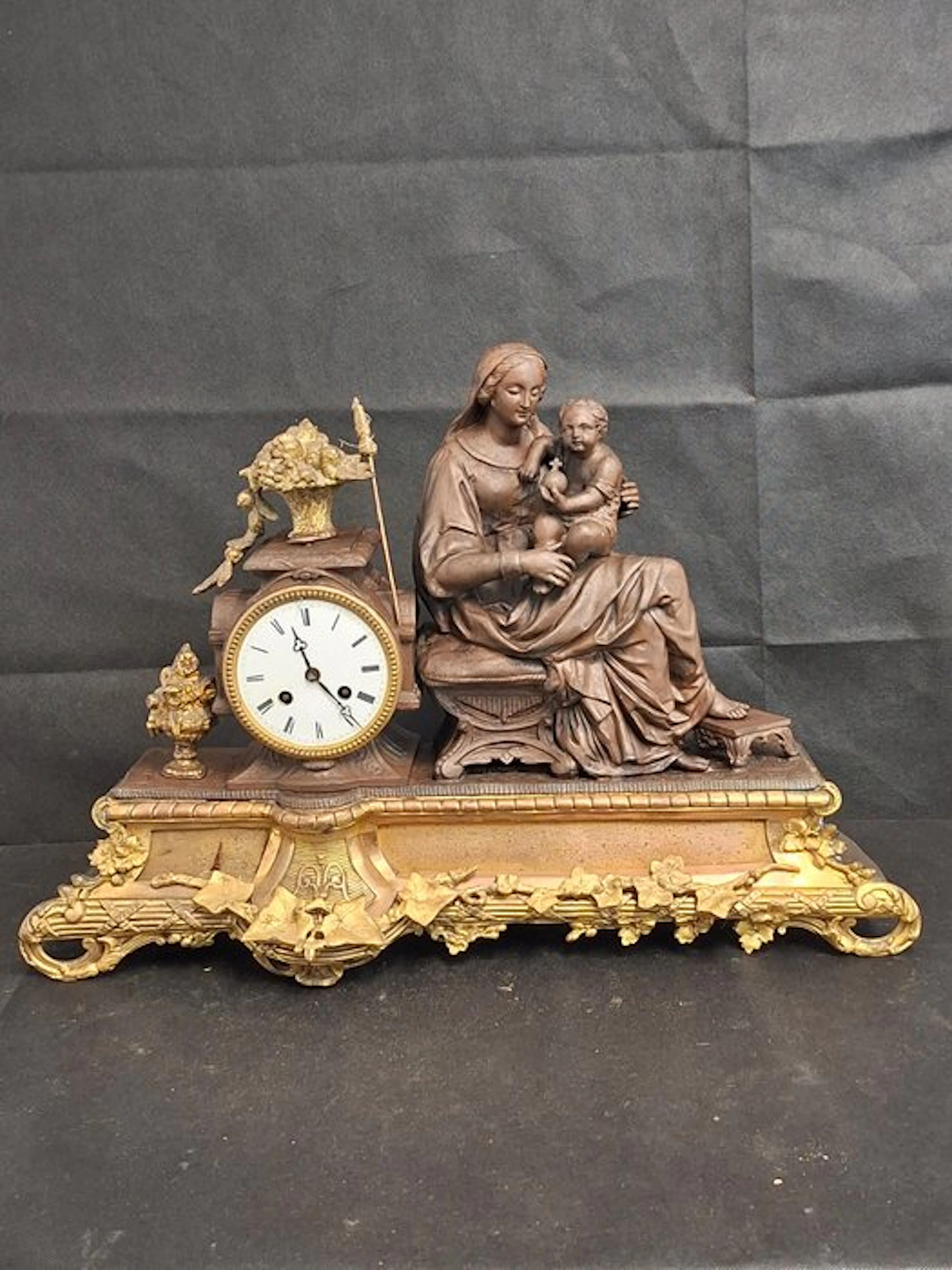 Figural mantel clock - Antique Alloy, Bronze, Brass - 1850-1900