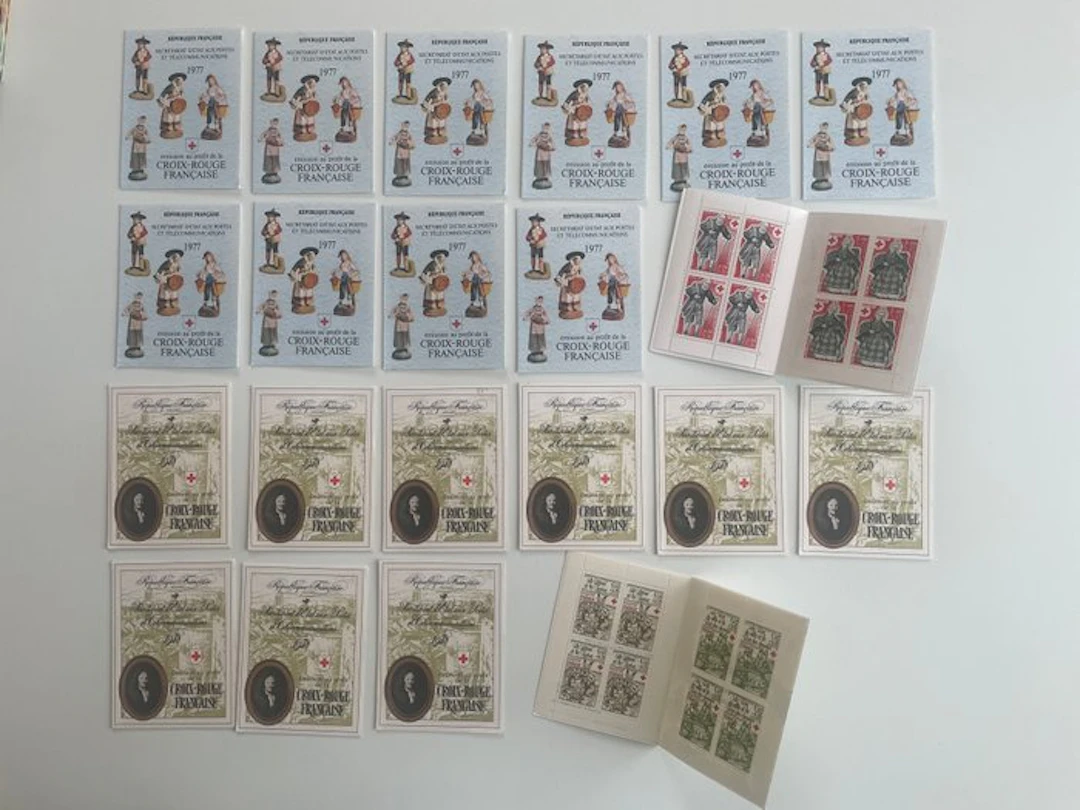 France 1958/1983 - 84-item lots of Red Cross notebooks. - Yvert et Tellier