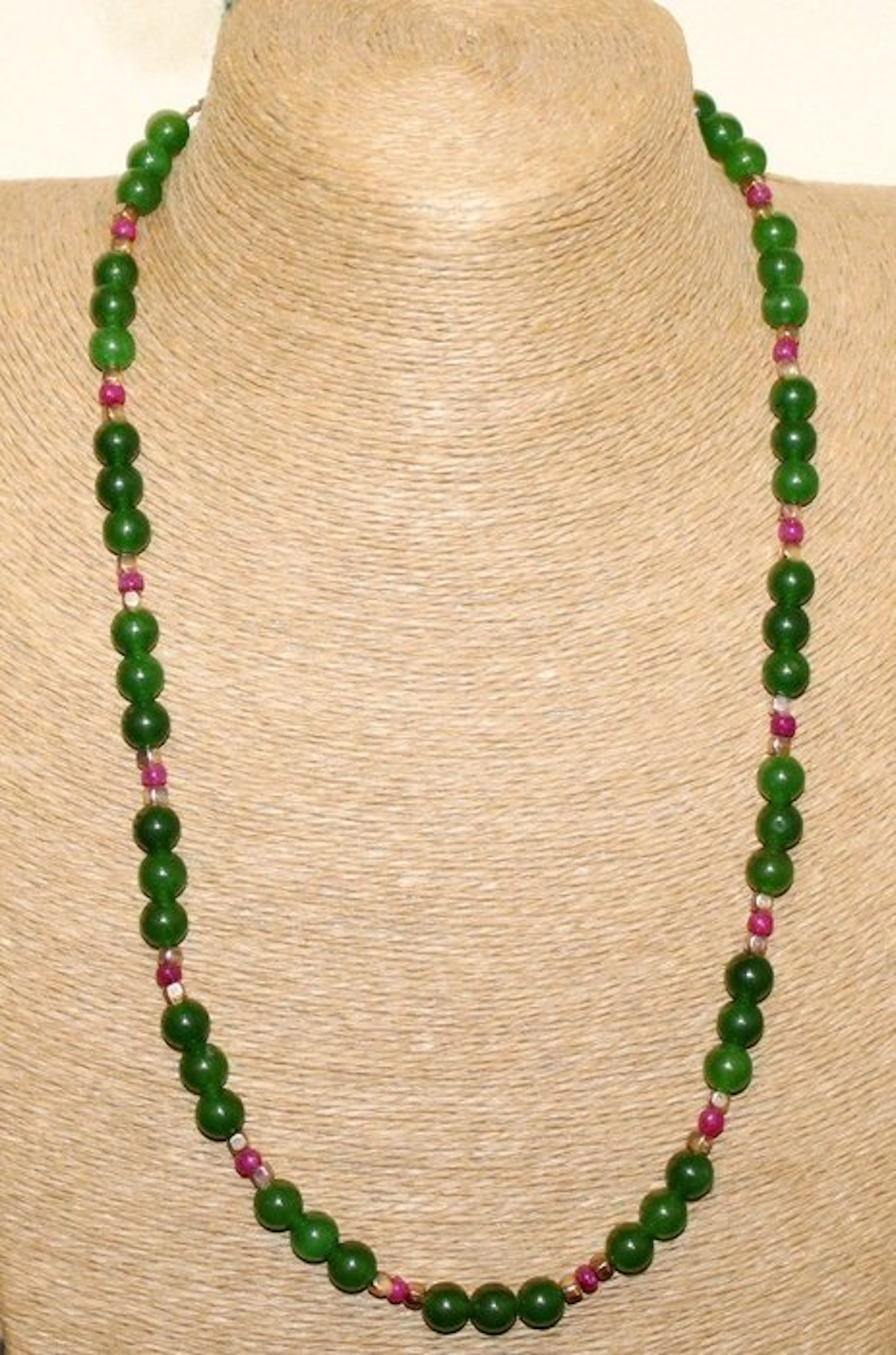 Really nice necklace handmade ruby and nephrite jade beads - 420 Cts