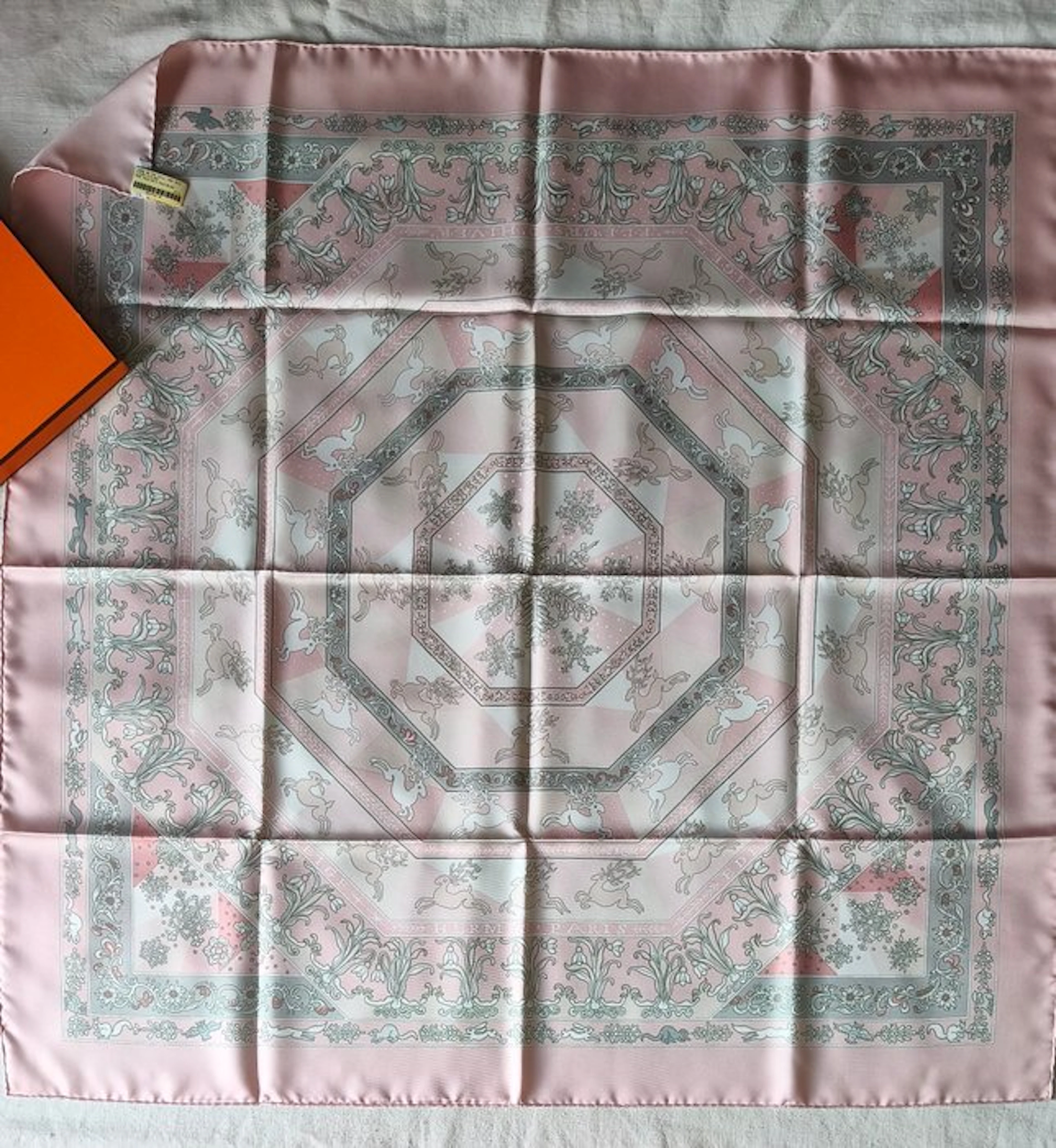 Hermès - FLEURS D'HIVER by Sandra Laroche. Neuf. Neuf - Foulard