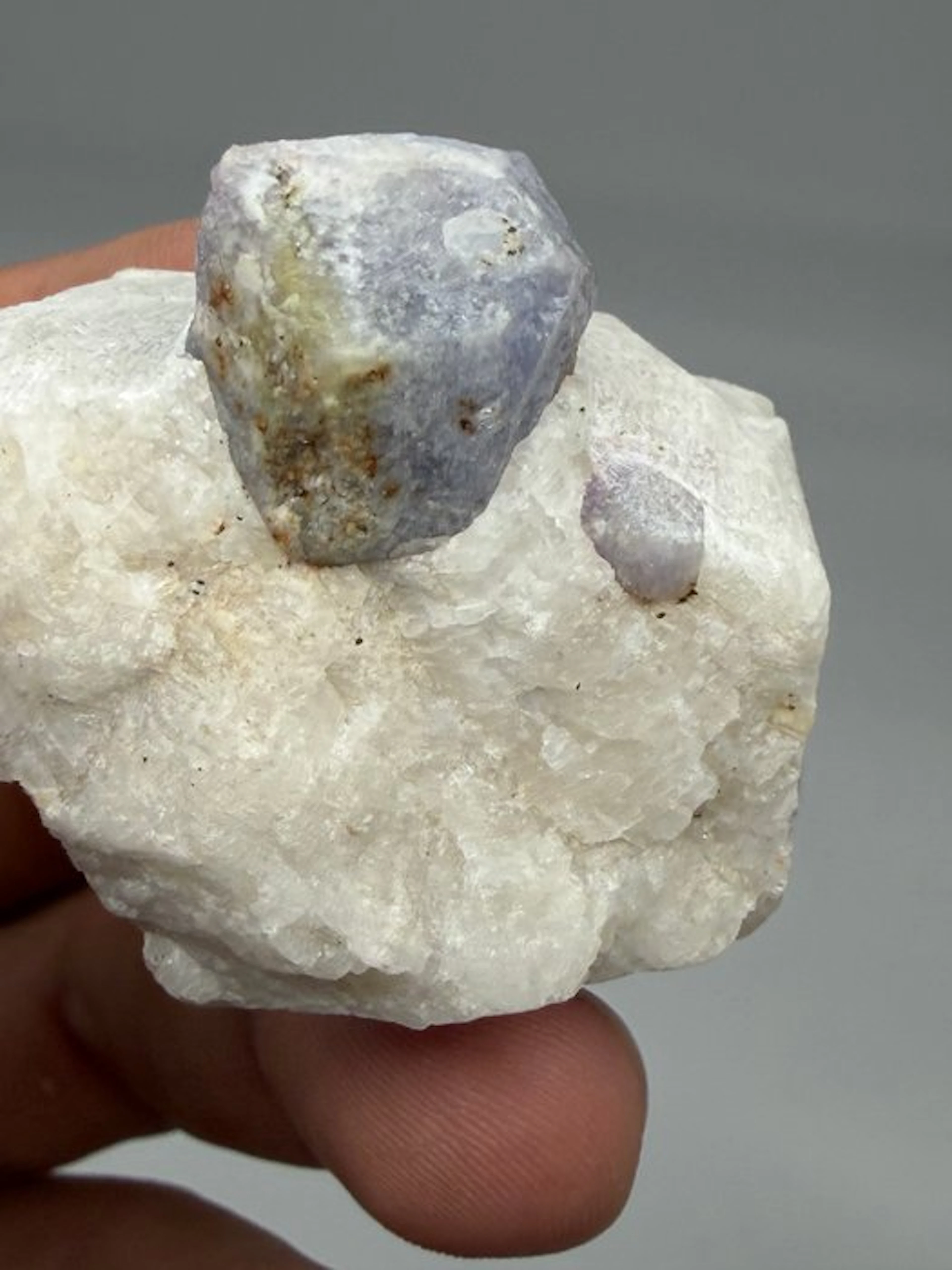 Color-changing hackmanite on matrix Specimen- 50 g - (1)
