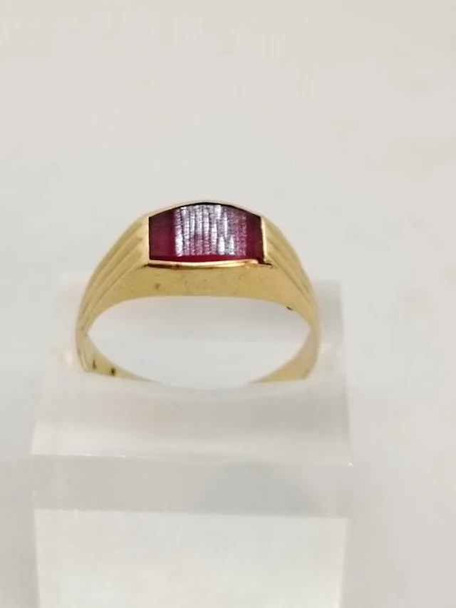 Signet ring - 18 kt. Yellow gold Ruby