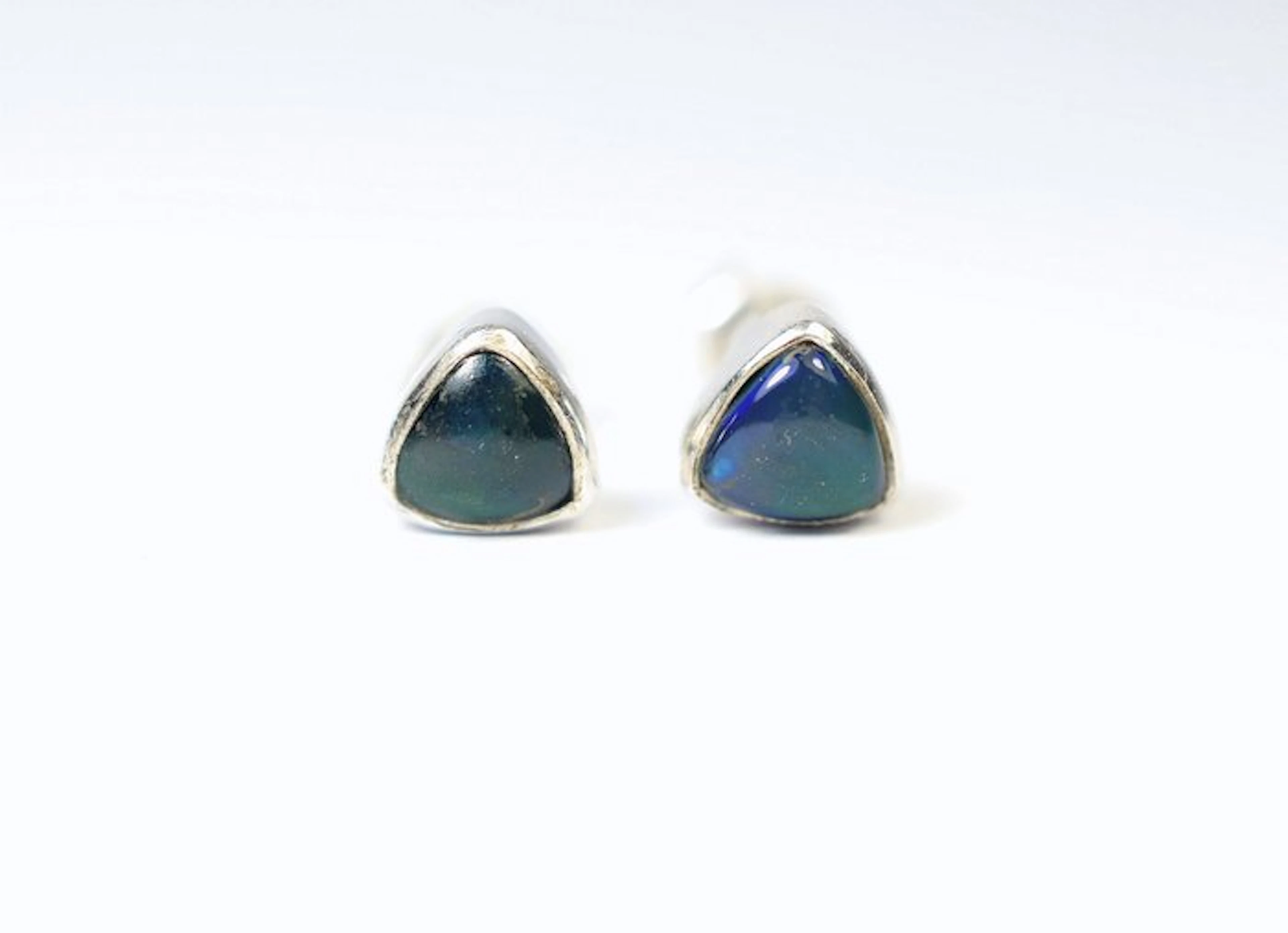 Black Chalama Opal 2 stud earrings / cabochon / new- 1.18 g - (2)