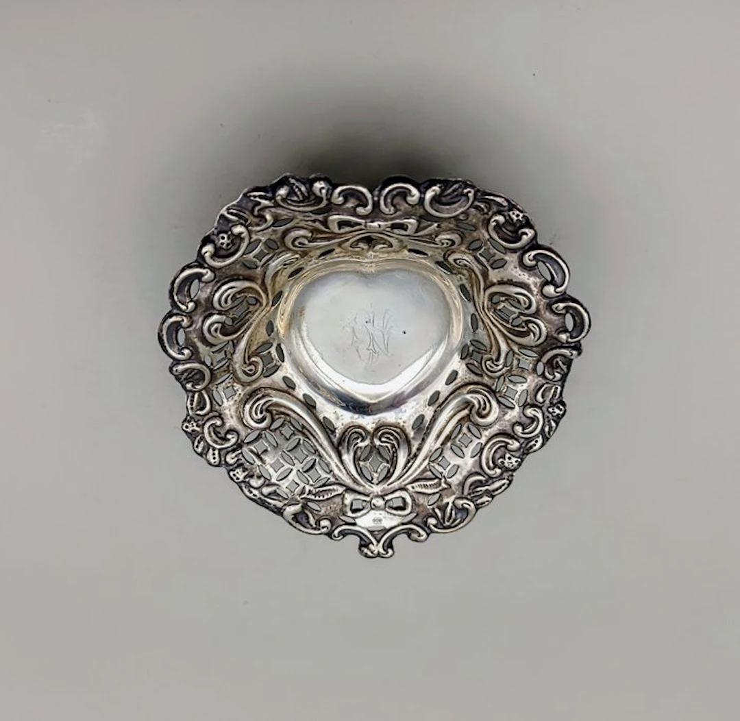 Heart Shaped Smeetmeat - Bonbon basket - .800 silver
