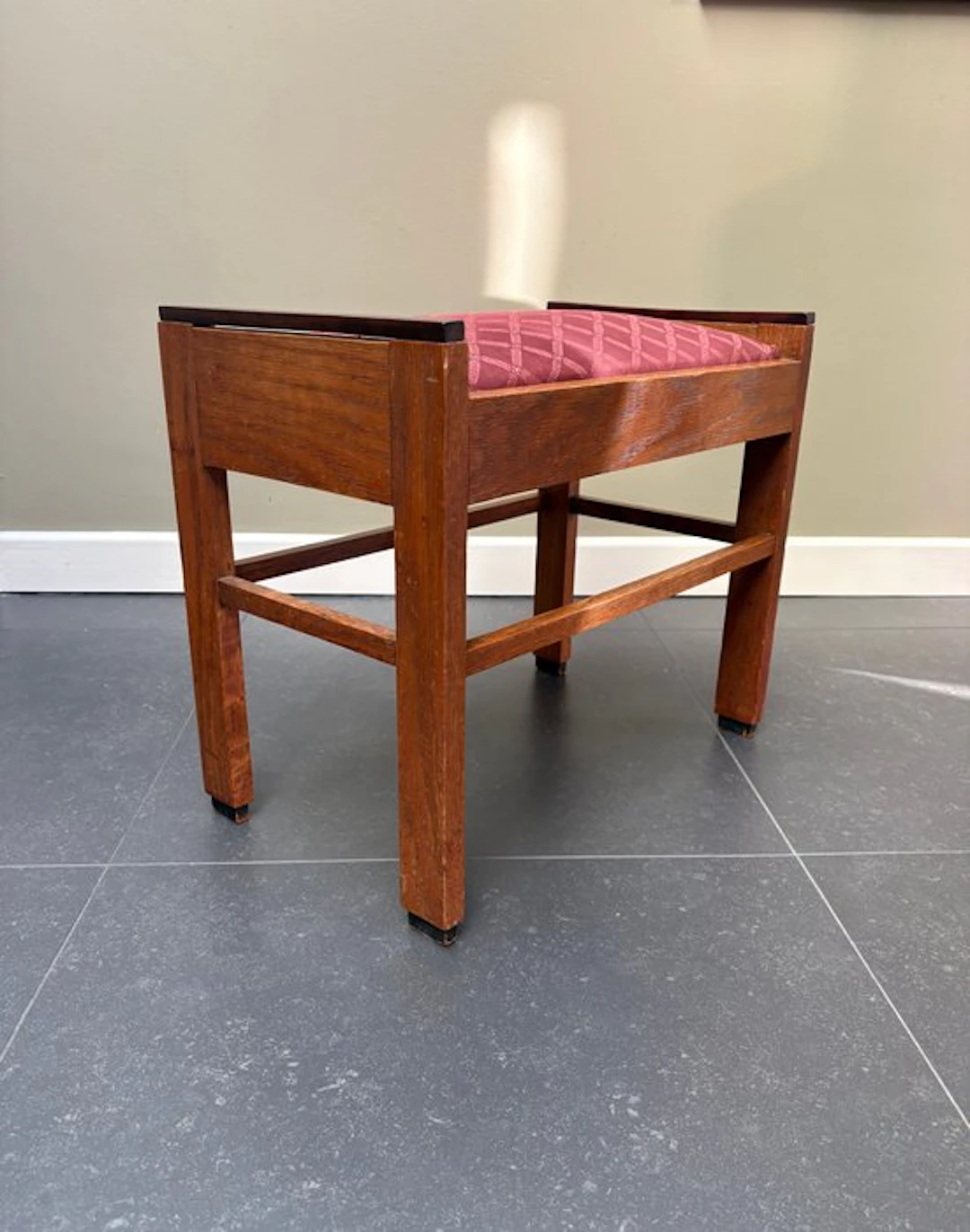 Stool - Oak - Piano stool or kaptafel stool.