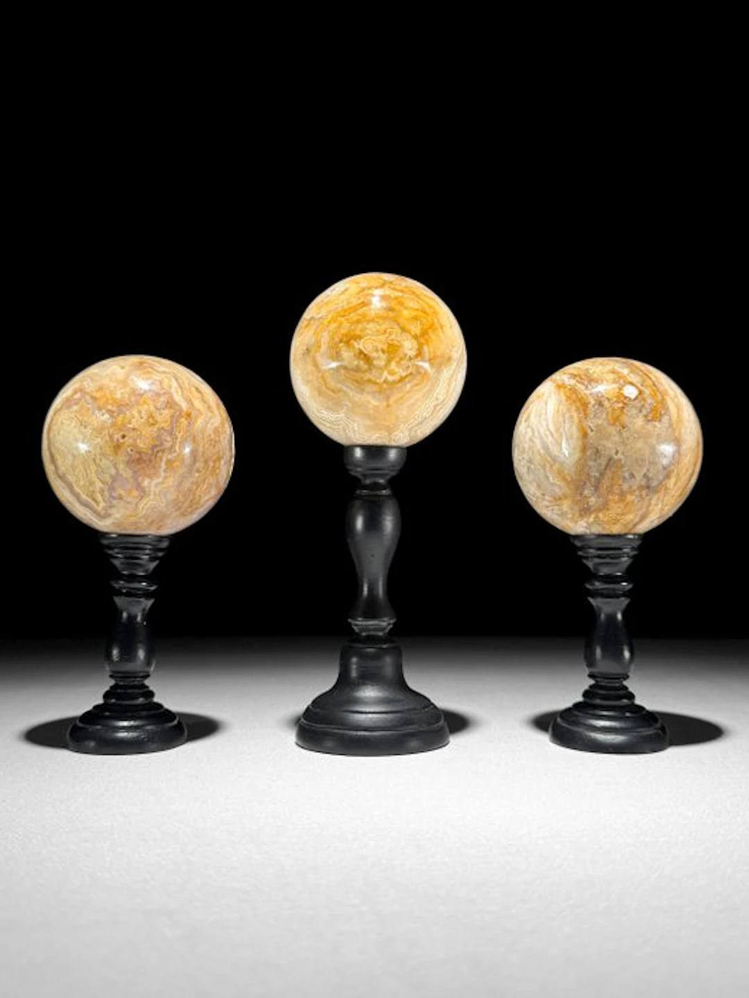 NO RESERVE PRICE - Wonderful set of 3 Lace Agate- Spheres...