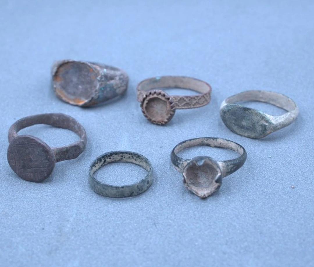 Medieval, Crusaders Bronze Six Finger Ring (No reserve price)