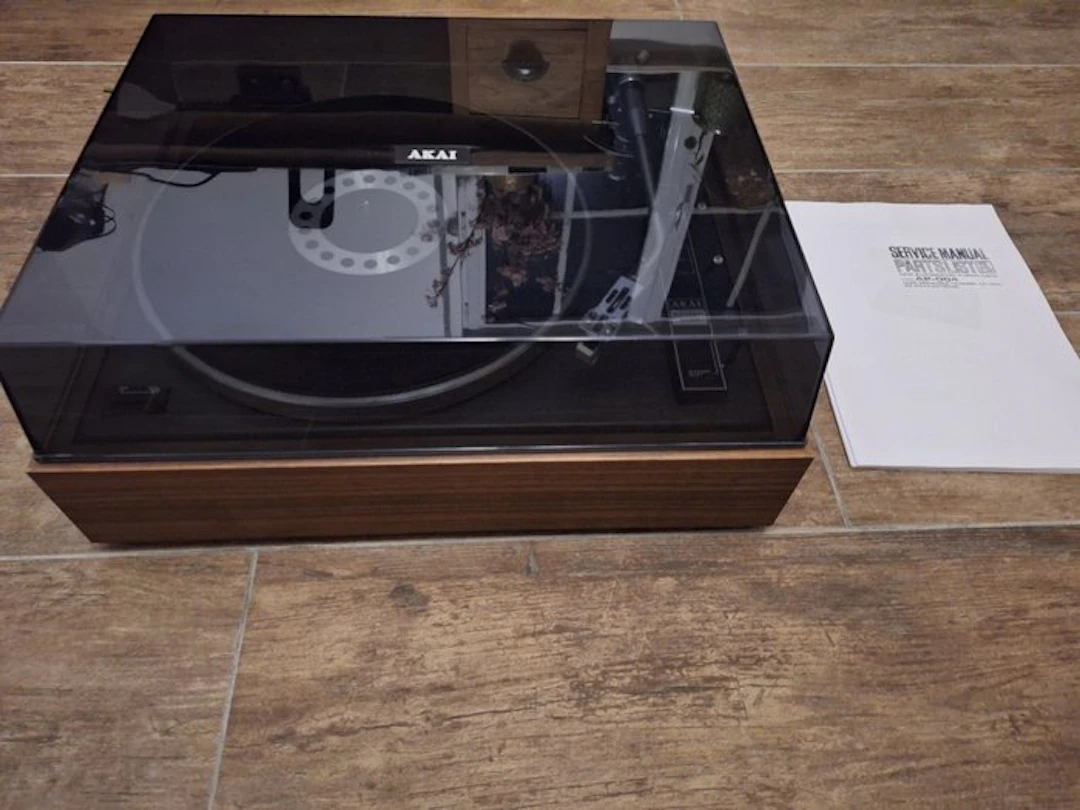 Akai - AP-004 Fully-Automatic Belt-Drive Turntable
