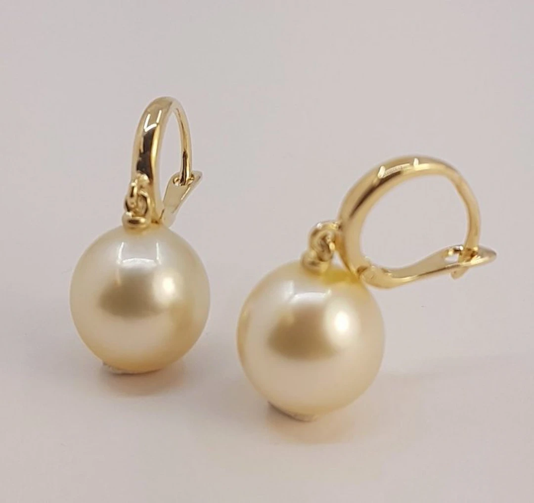 Earrings - 14 kt. Yellow gold, 10x11mm Golden South Sea Pearls