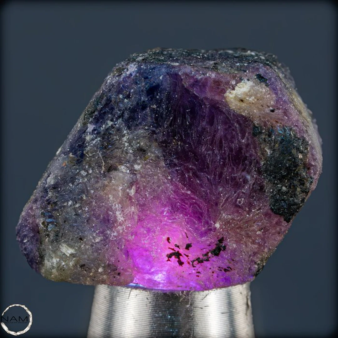 Natural multicolored sapphire crystal – An exceptional...