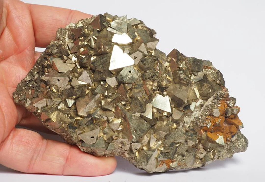 Pyrite Crystals on matrix - Height: 13 cm - Width: 8 cm- 300 g