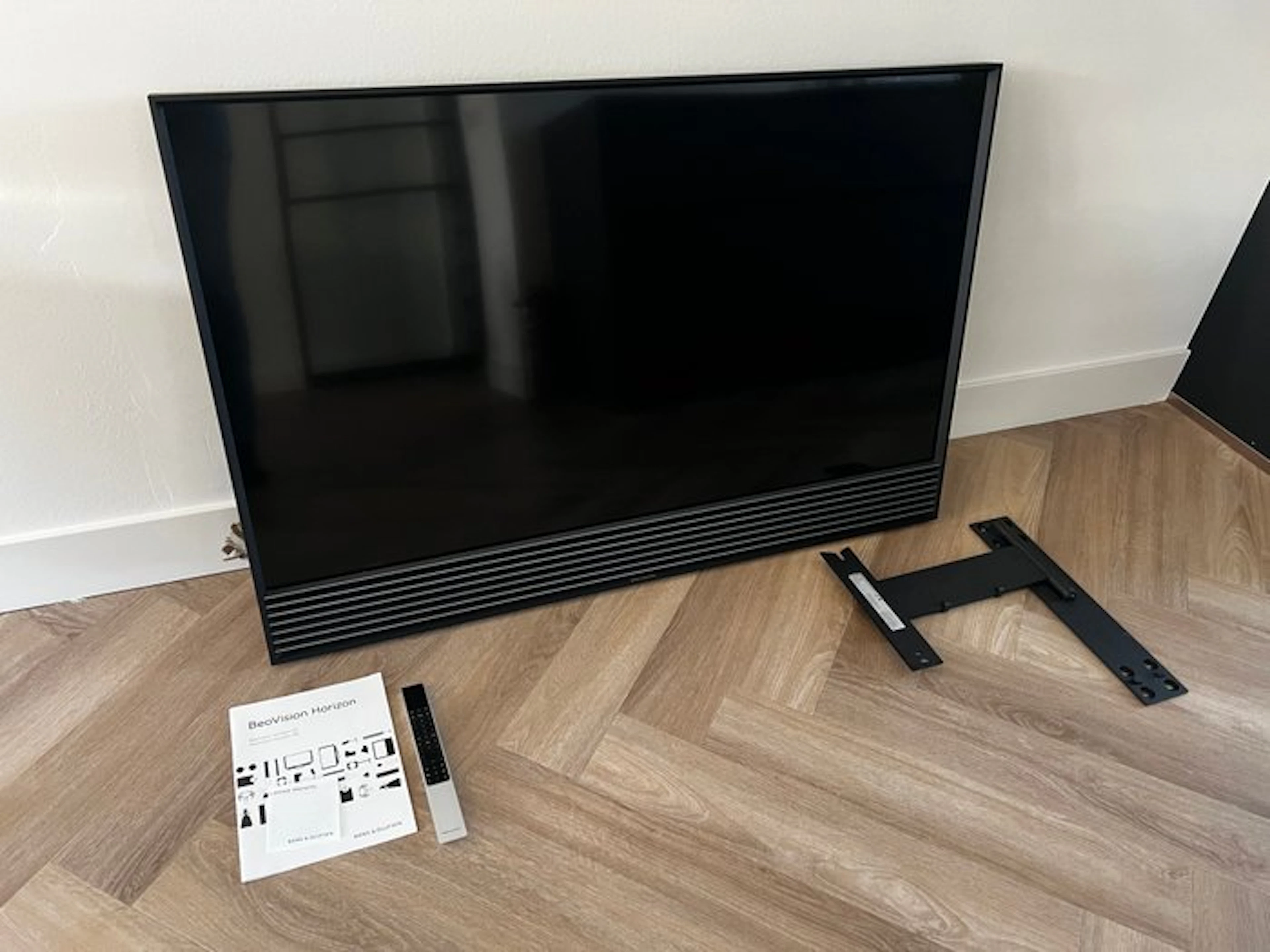 Bang & Olufsen - Television - BeoVision Horizon 48"