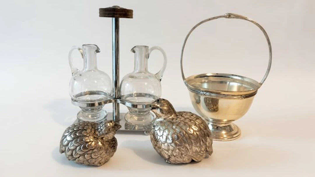 Table service (4) - silvered metal - Table servant hen