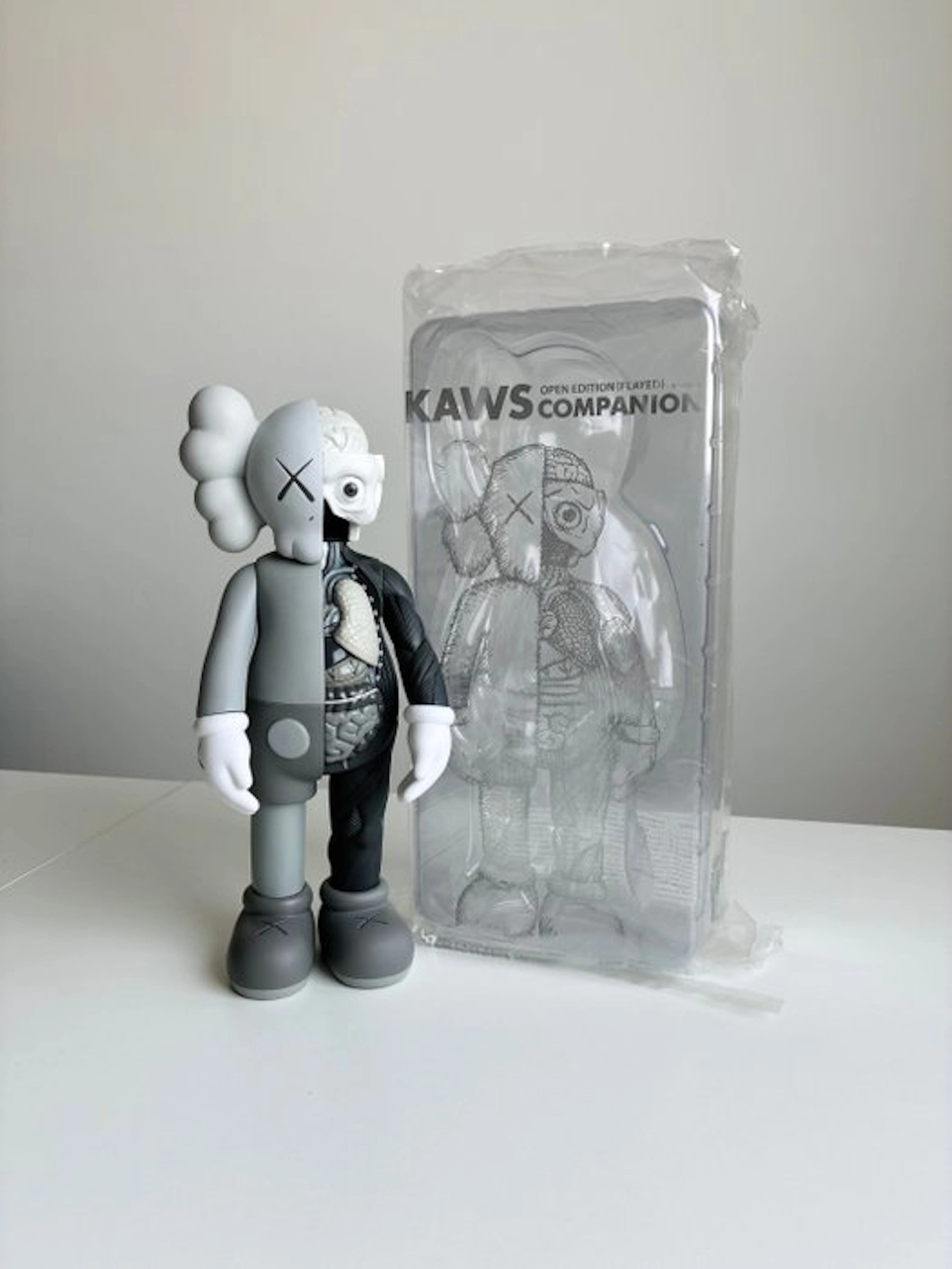 Kaws (1974) - Kaws companion flayed grey medicom toy 2016